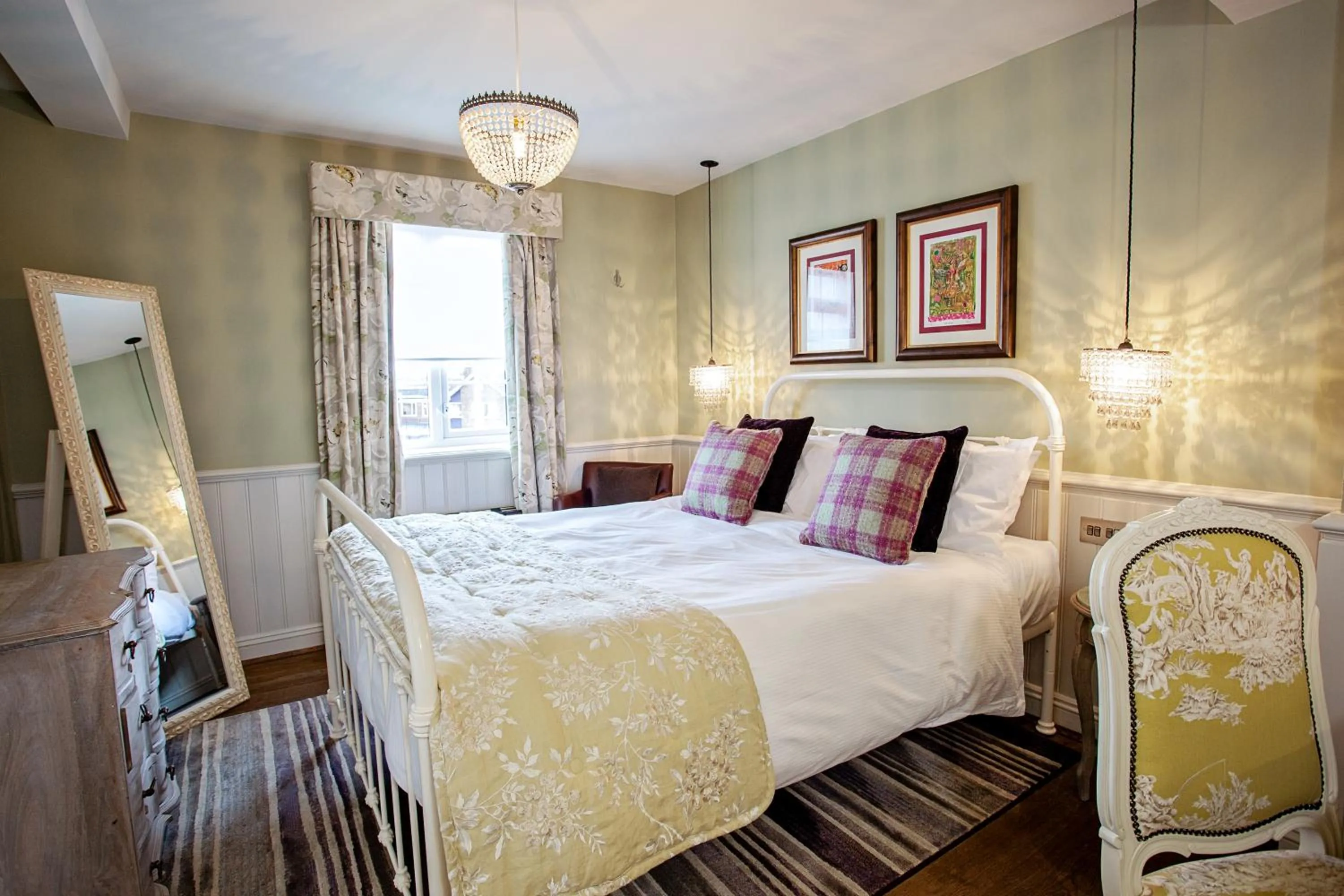 Bed in The White Swan Hotel