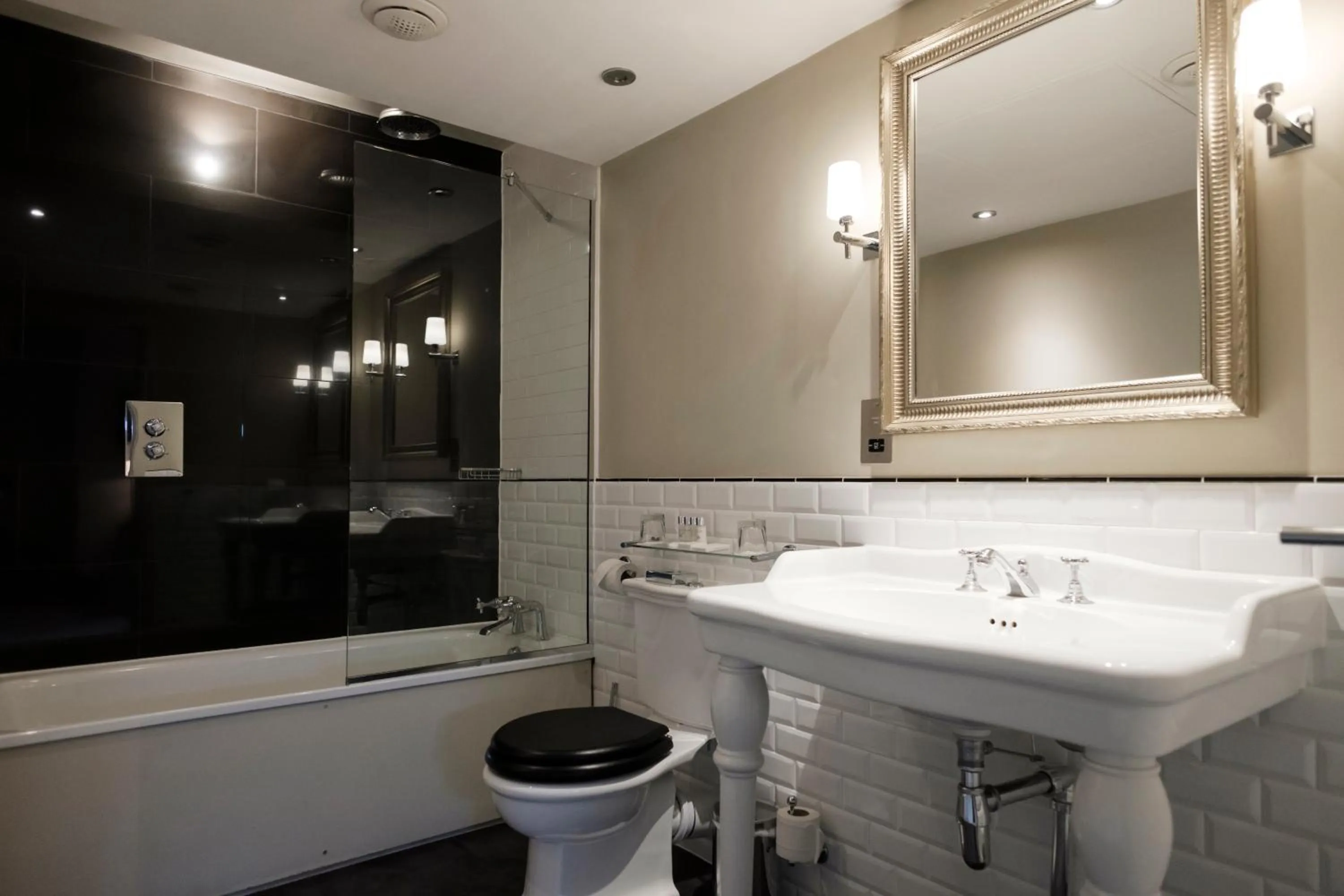 Bathroom in The White Swan Hotel