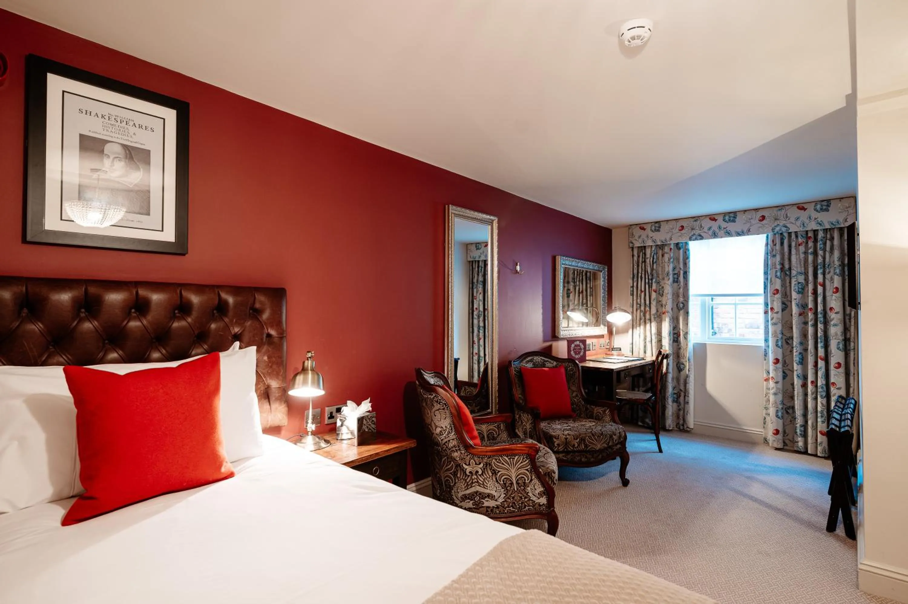 Bed in The White Swan Hotel