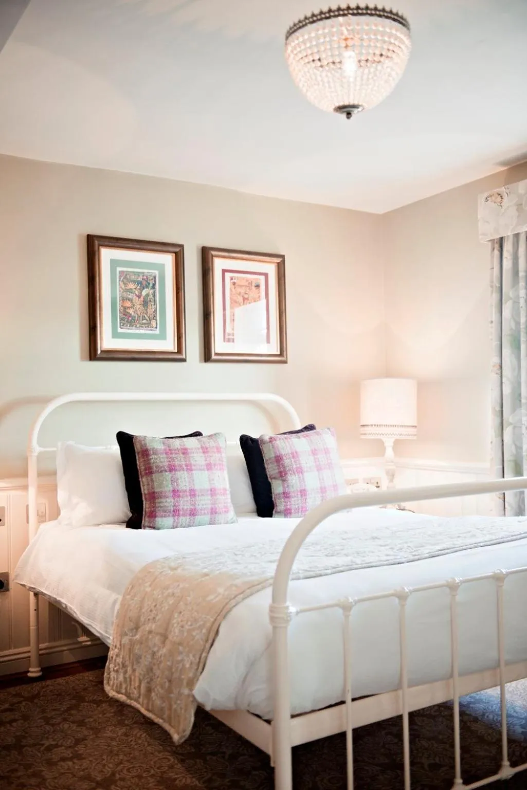 Bed in The White Swan Hotel