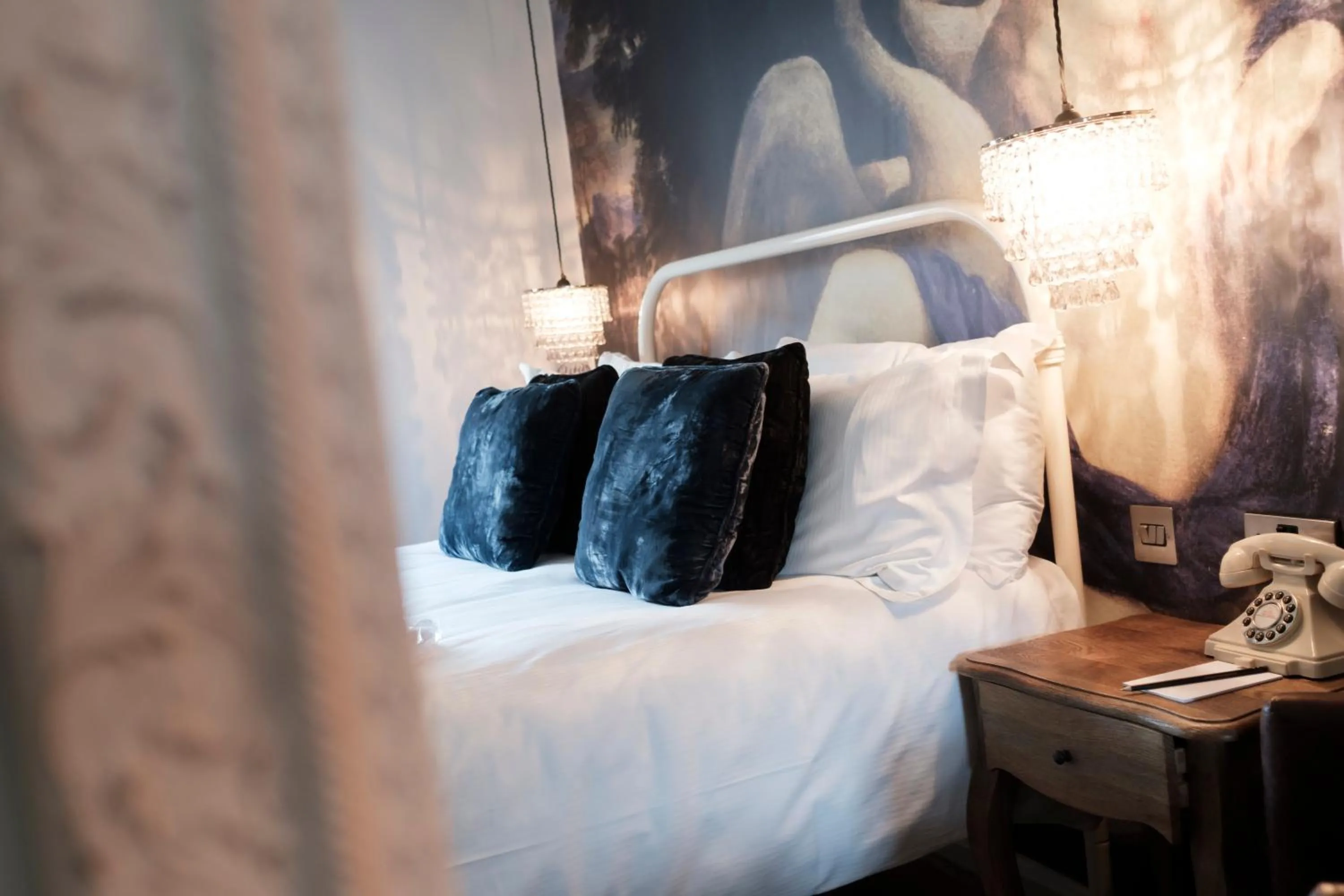 Bed in The White Swan Hotel