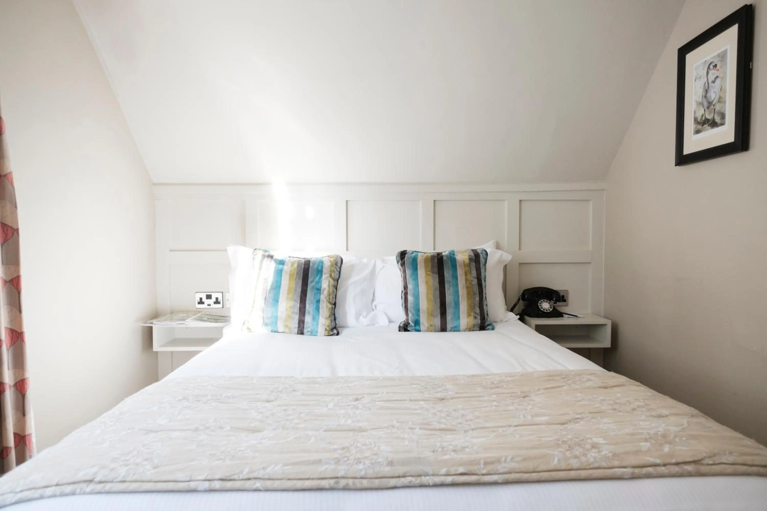 Bed in The White Swan Hotel