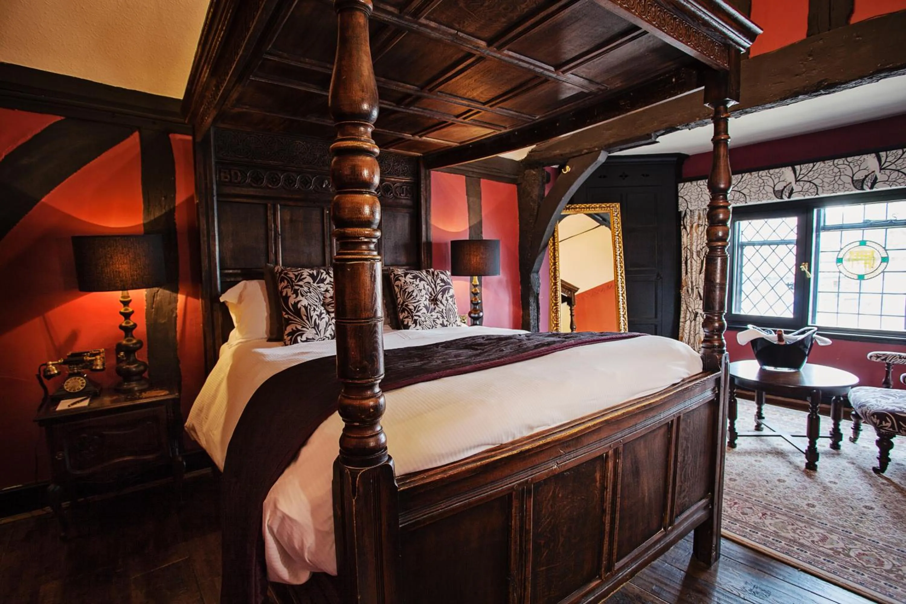 Bed in The White Swan Hotel