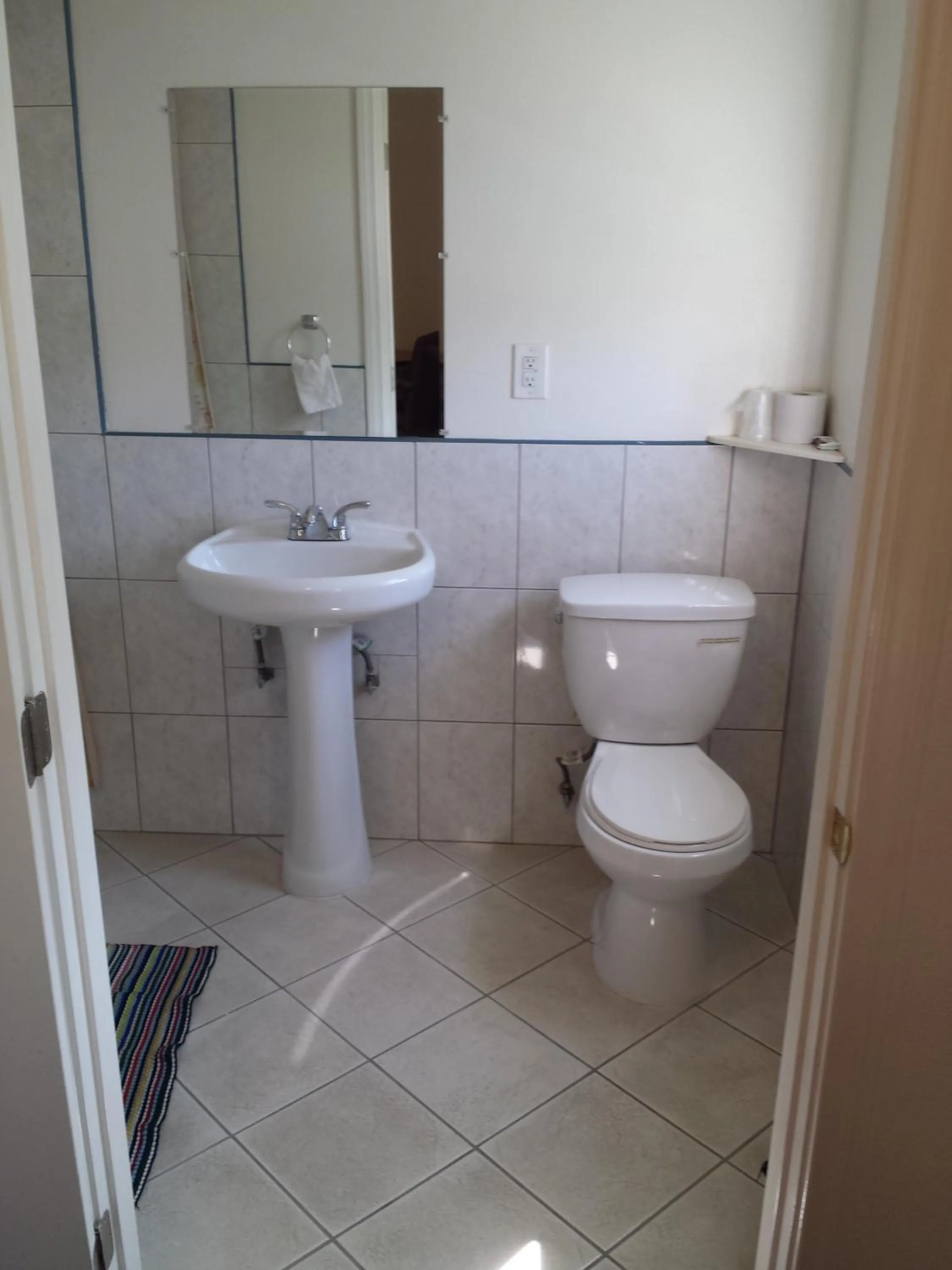 Toilet in New Kansan Motel