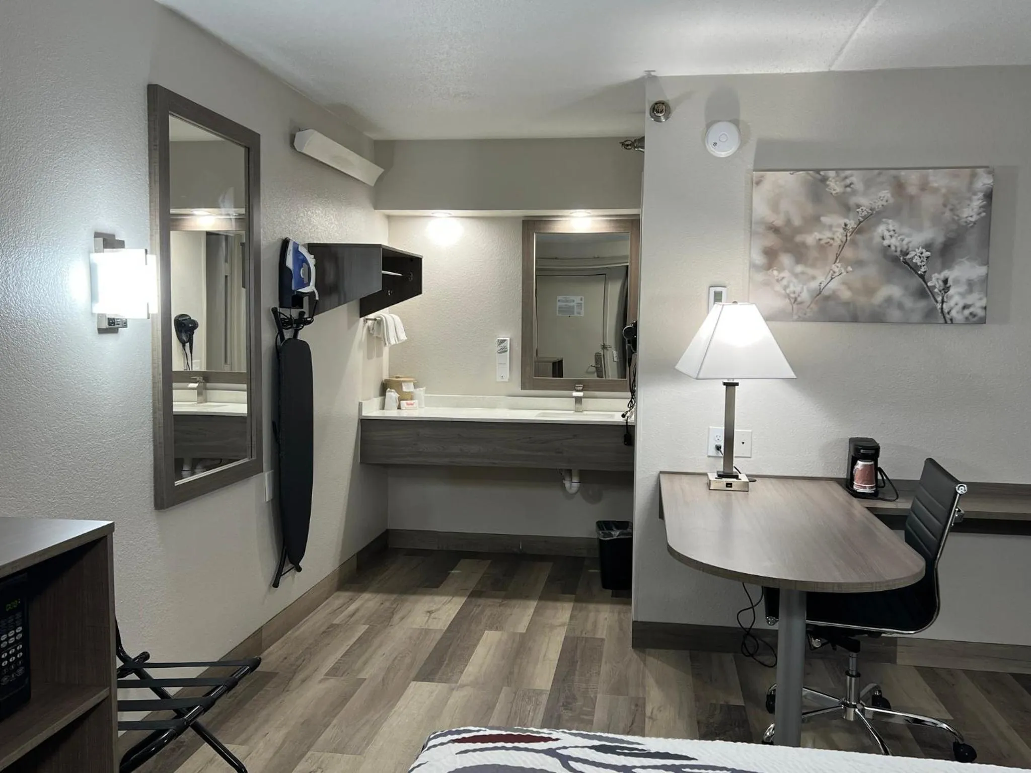 Photo of the whole room in Red Roof Inn Lexington South