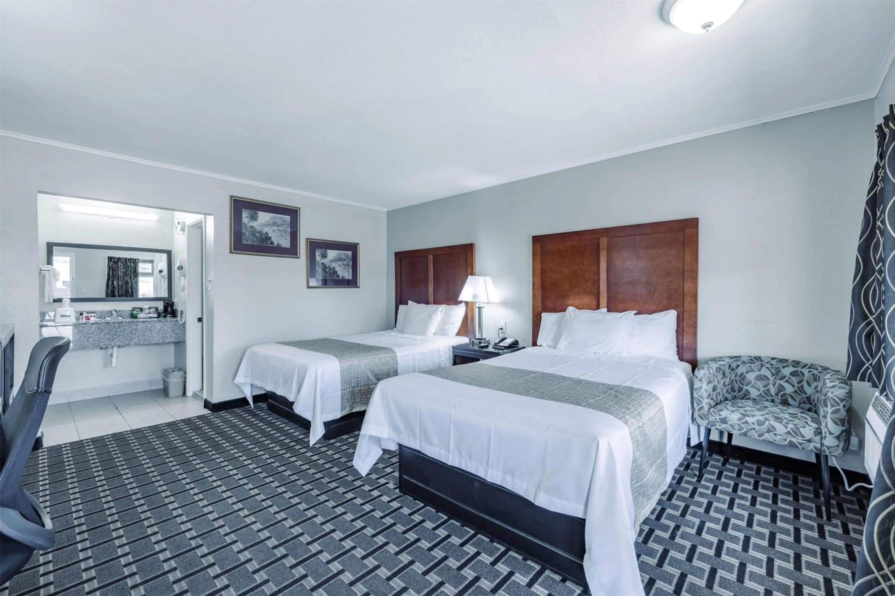 Photo of the whole room, Bed in Travelodge by Wyndham Jackson I-40 Exit 82