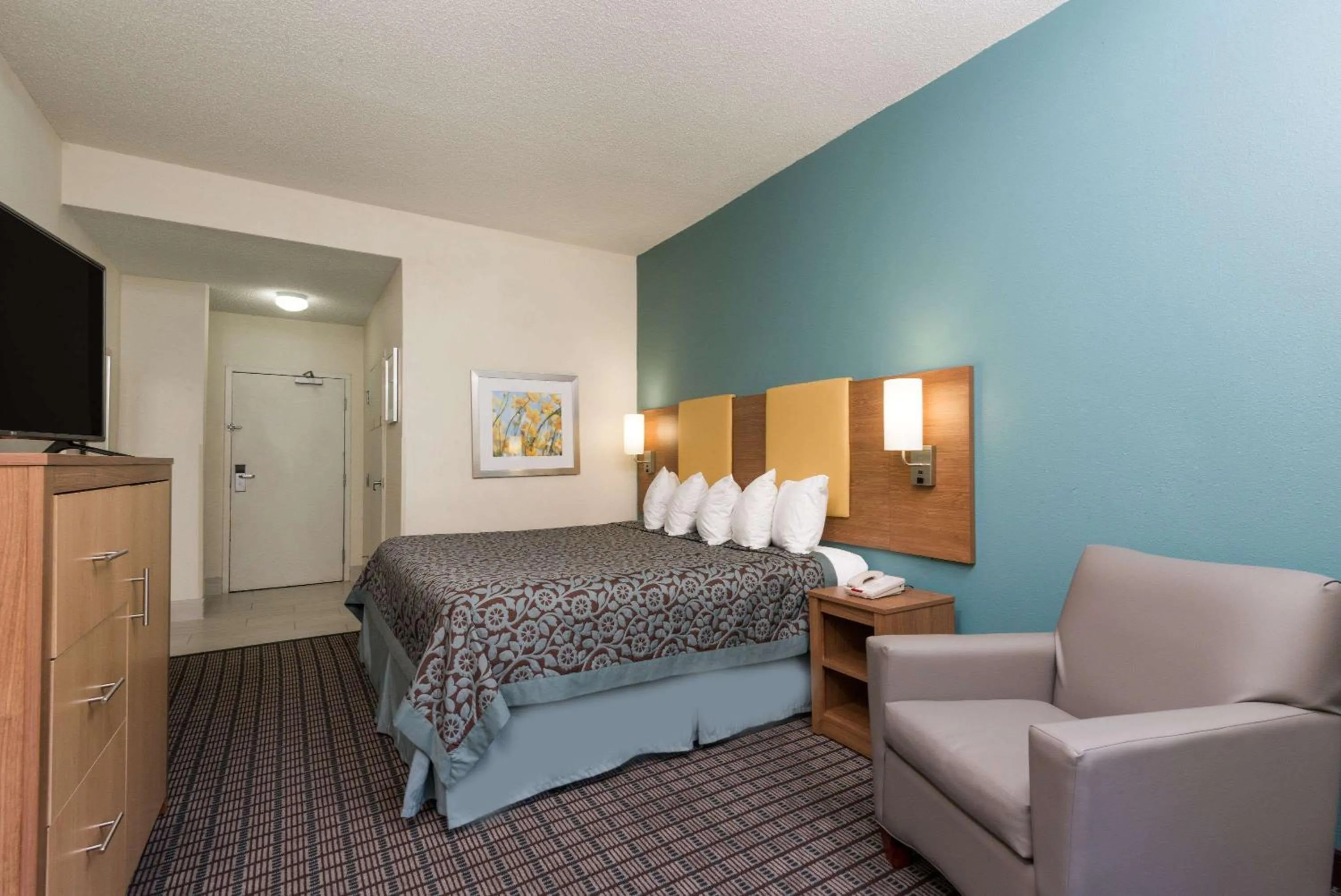 Bed in Days Inn by Wyndham Ashland