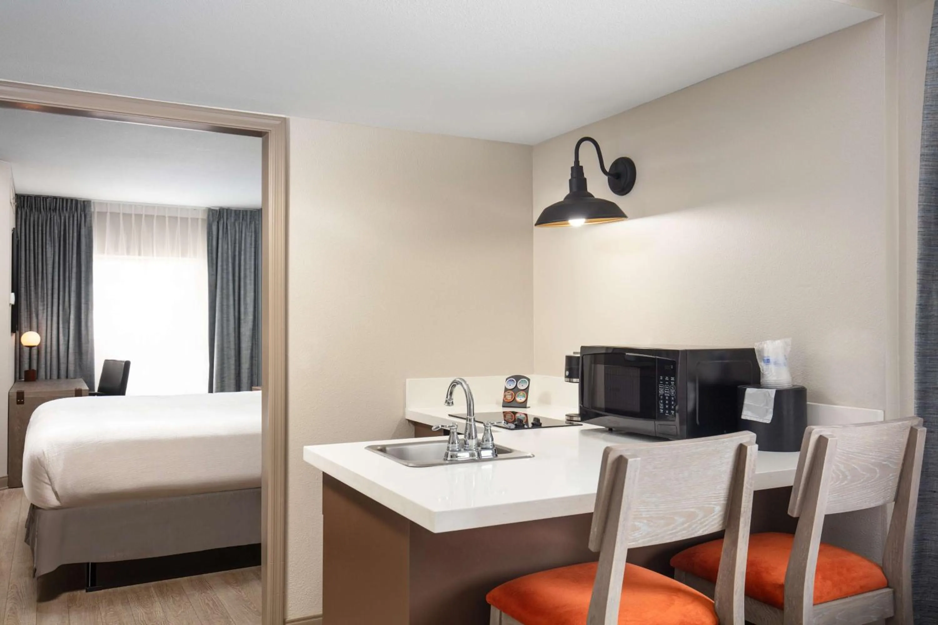 Bedroom, Bed in Best Western Plus King's Inn and Suites