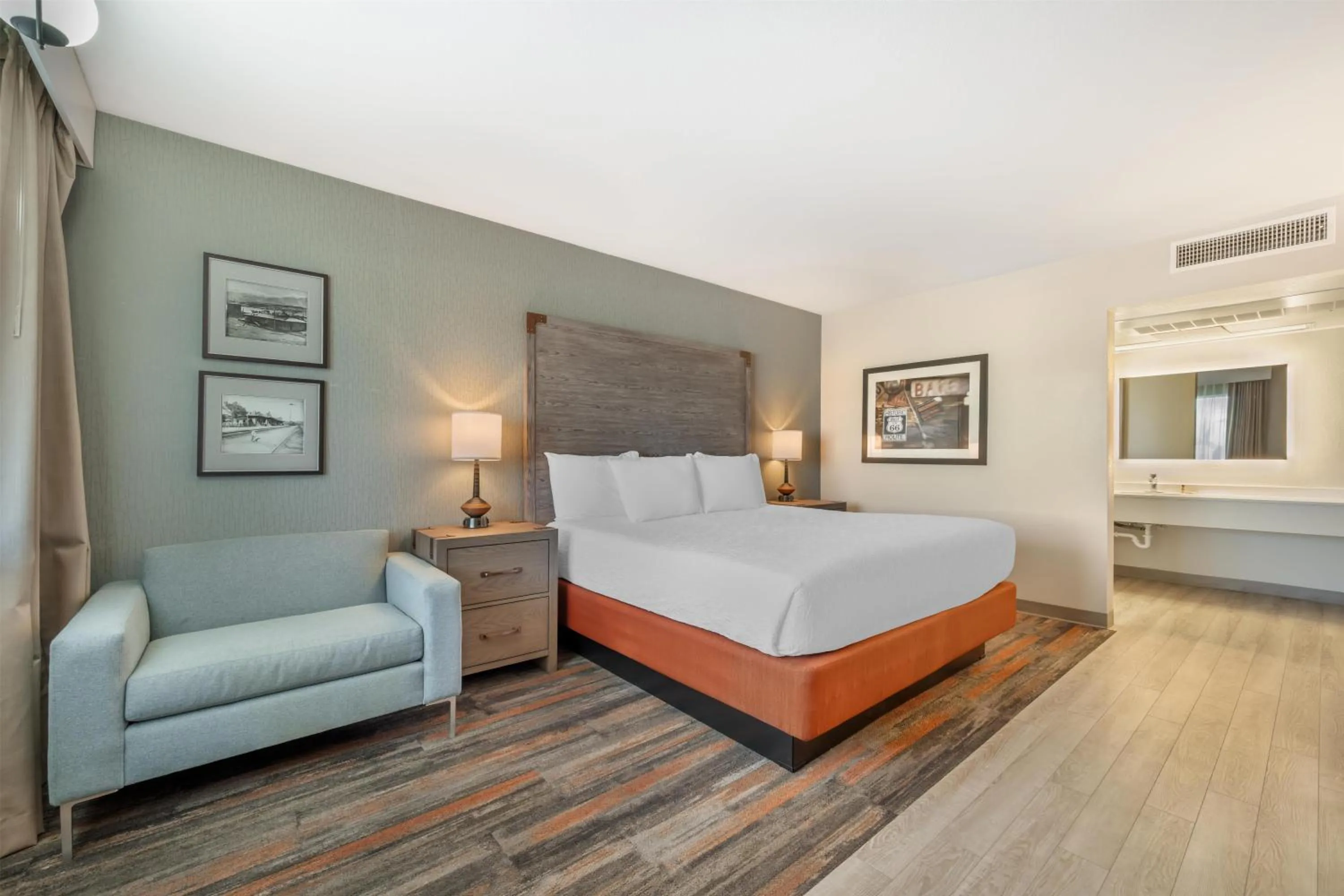 Bedroom, Bed in Best Western Plus King's Inn and Suites