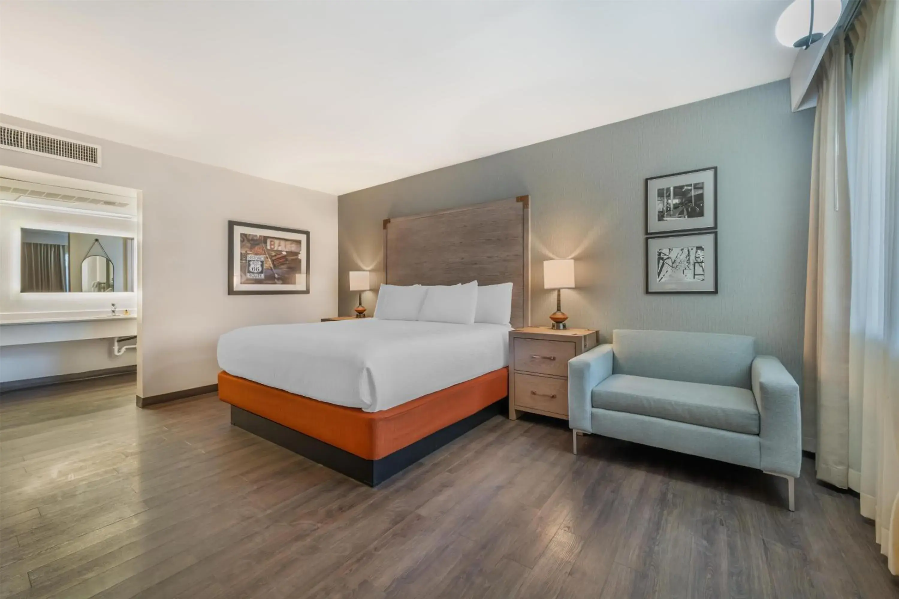King Room - Pet Friendly/Non-Smoking in Best Western Plus King's Inn and Suites King Room - Pet Friendly/Non-Smoking in Best Western Plus King's Inn and Suites