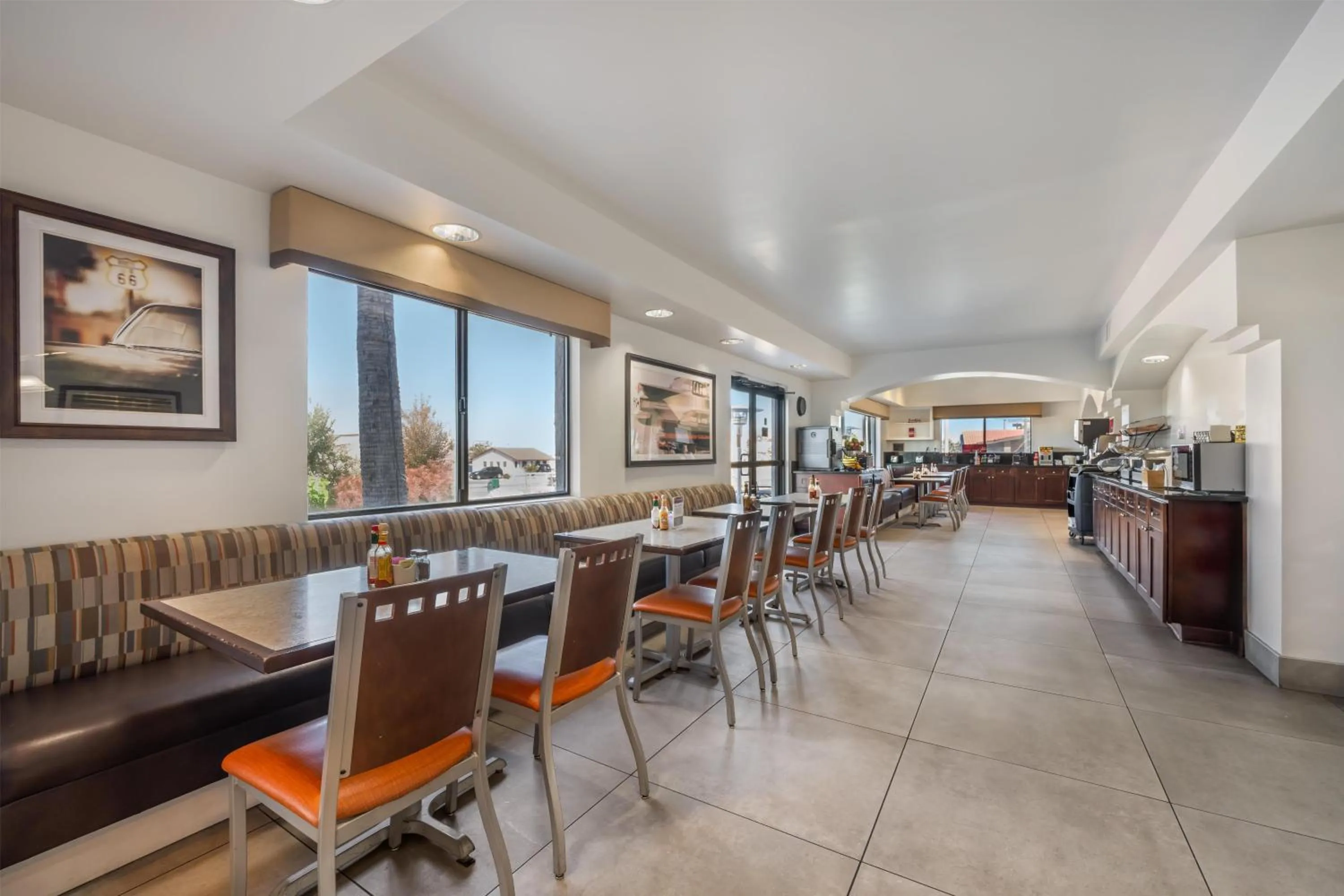 Breakfast in Best Western Plus King's Inn and Suites