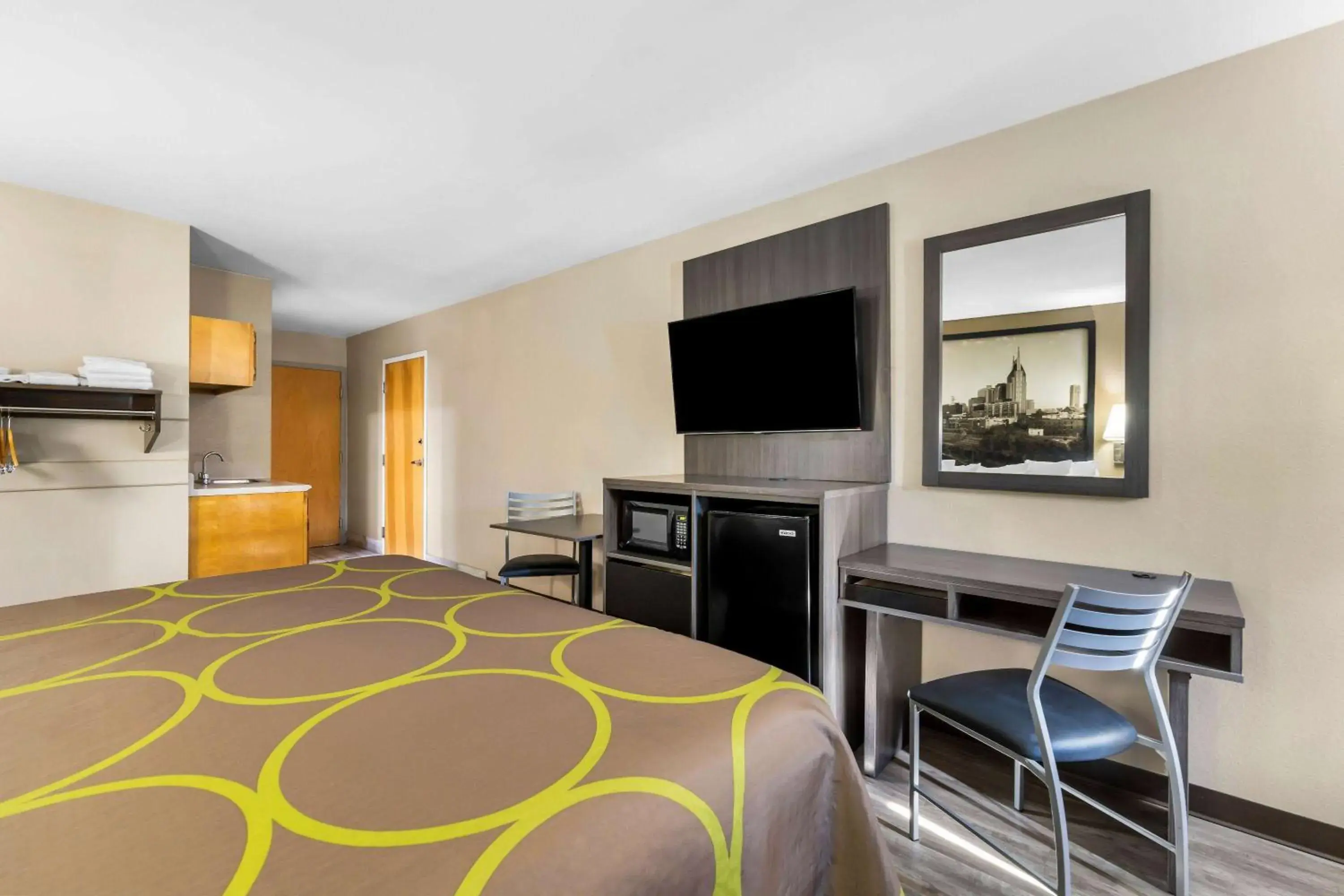 King Room - Mobility Access/Non-Smoking in Super 8 by Wyndham Dickson King Room - Mobility Access/Non-Smoking in Super 8 by Wyndham Dickson