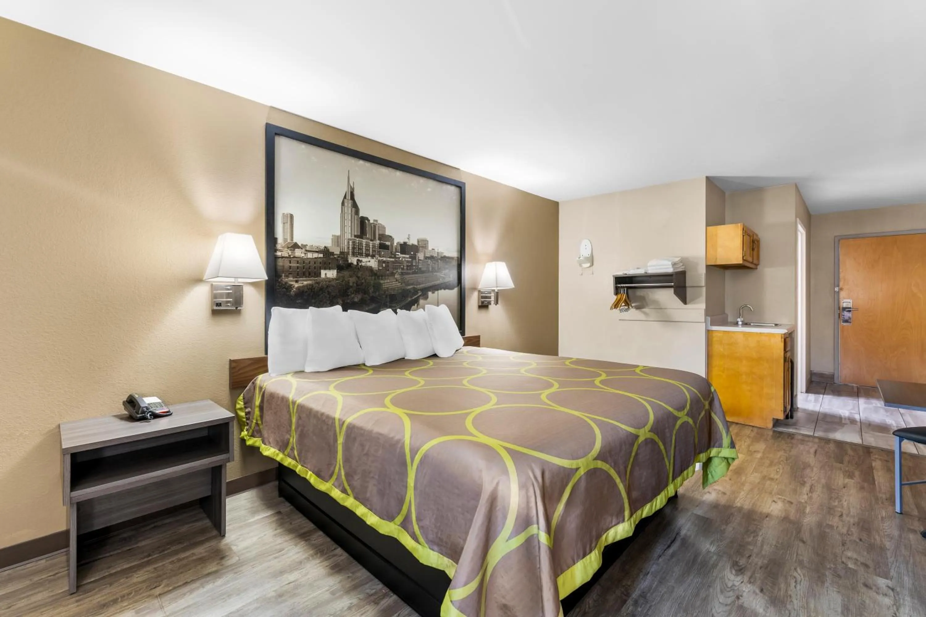 Photo of the whole room, Bed in Super 8 by Wyndham Dickson