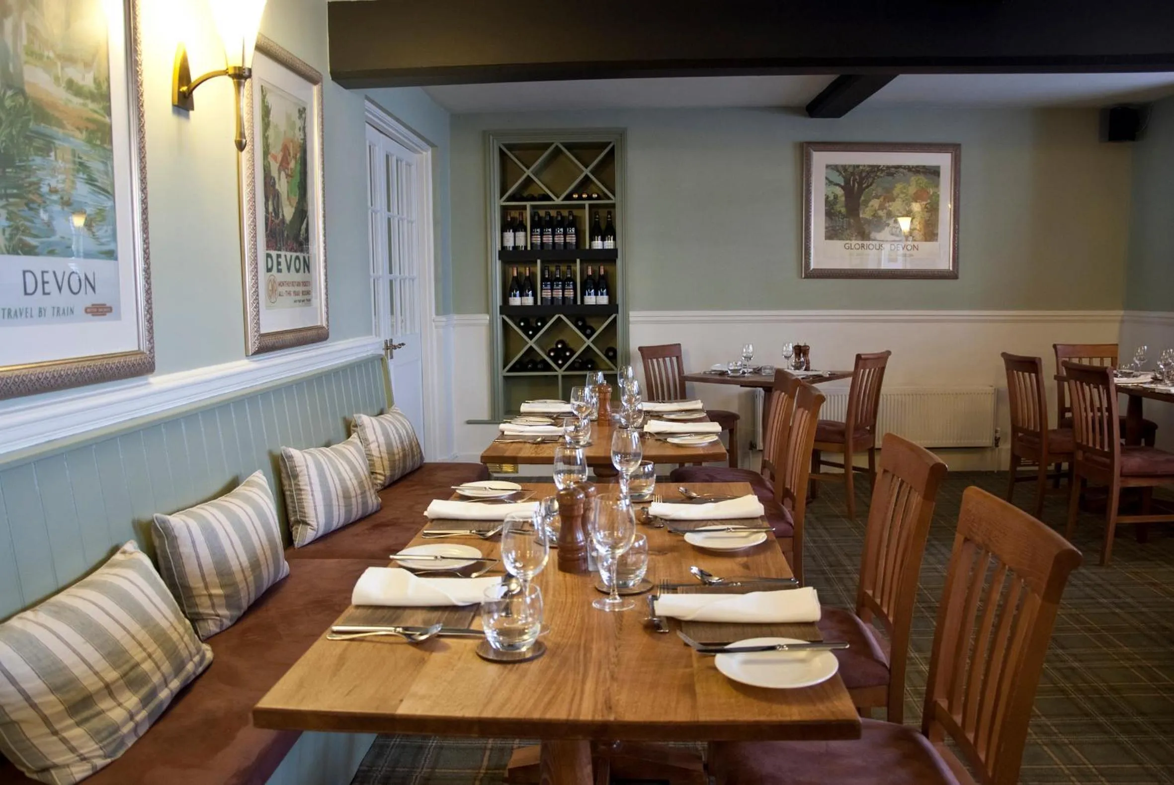 Restaurant/places to eat in The White Hart Hotel