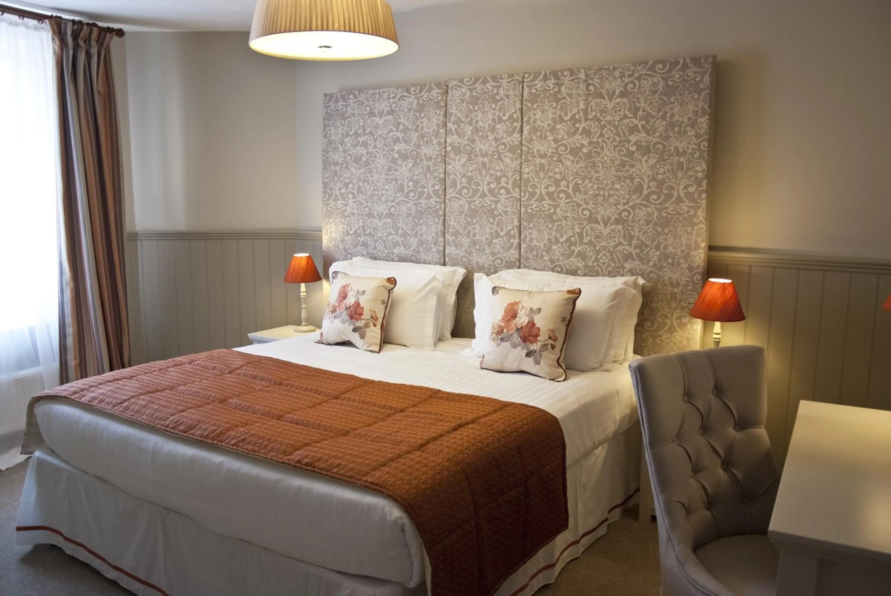 Bedroom, Bed in The White Hart Hotel