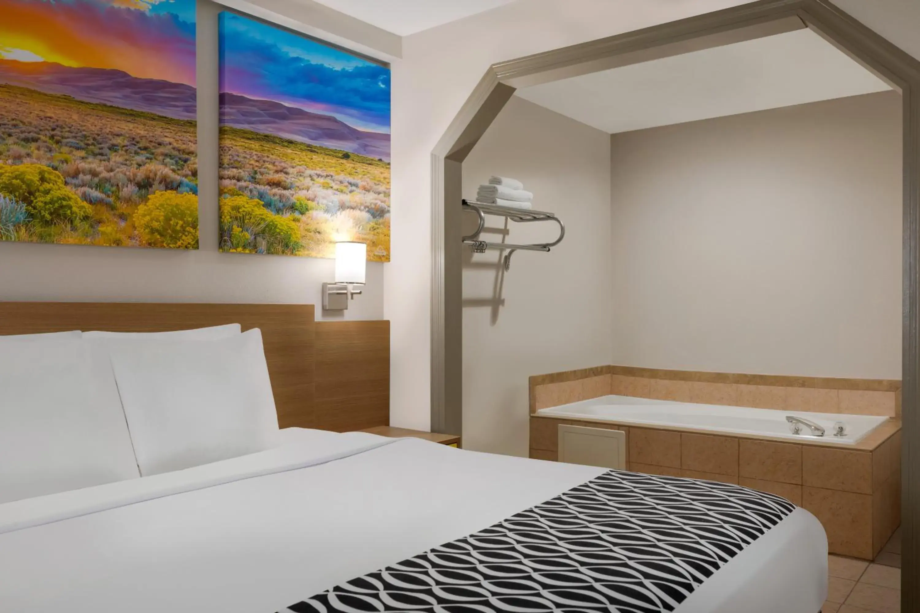 King Suite - Non-Smoking in Days Inn by Wyndham Covington King Suite - Non-Smoking in Days Inn by Wyndham Covington