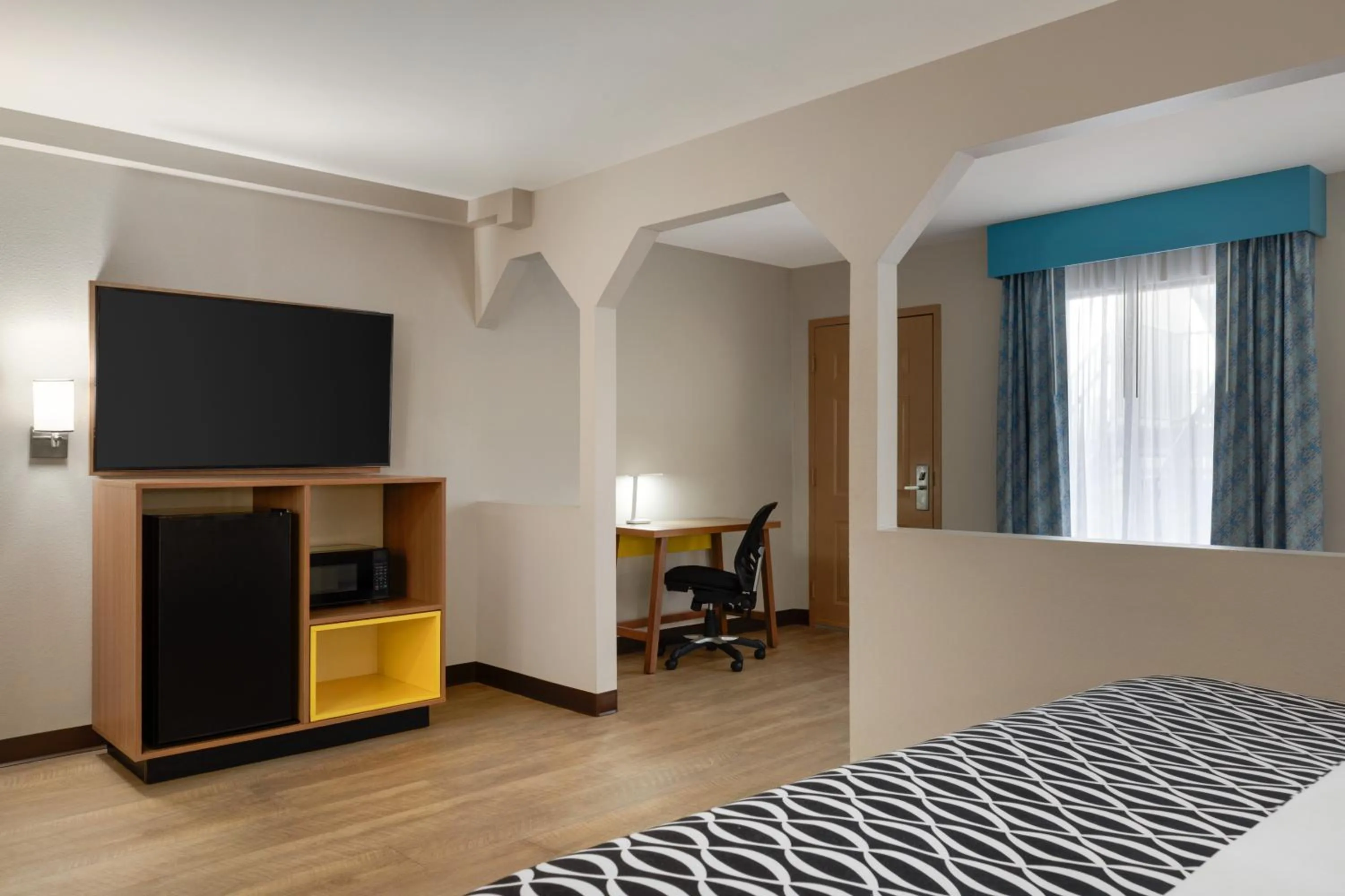 TV and multimedia, Bed in Days Inn by Wyndham Covington