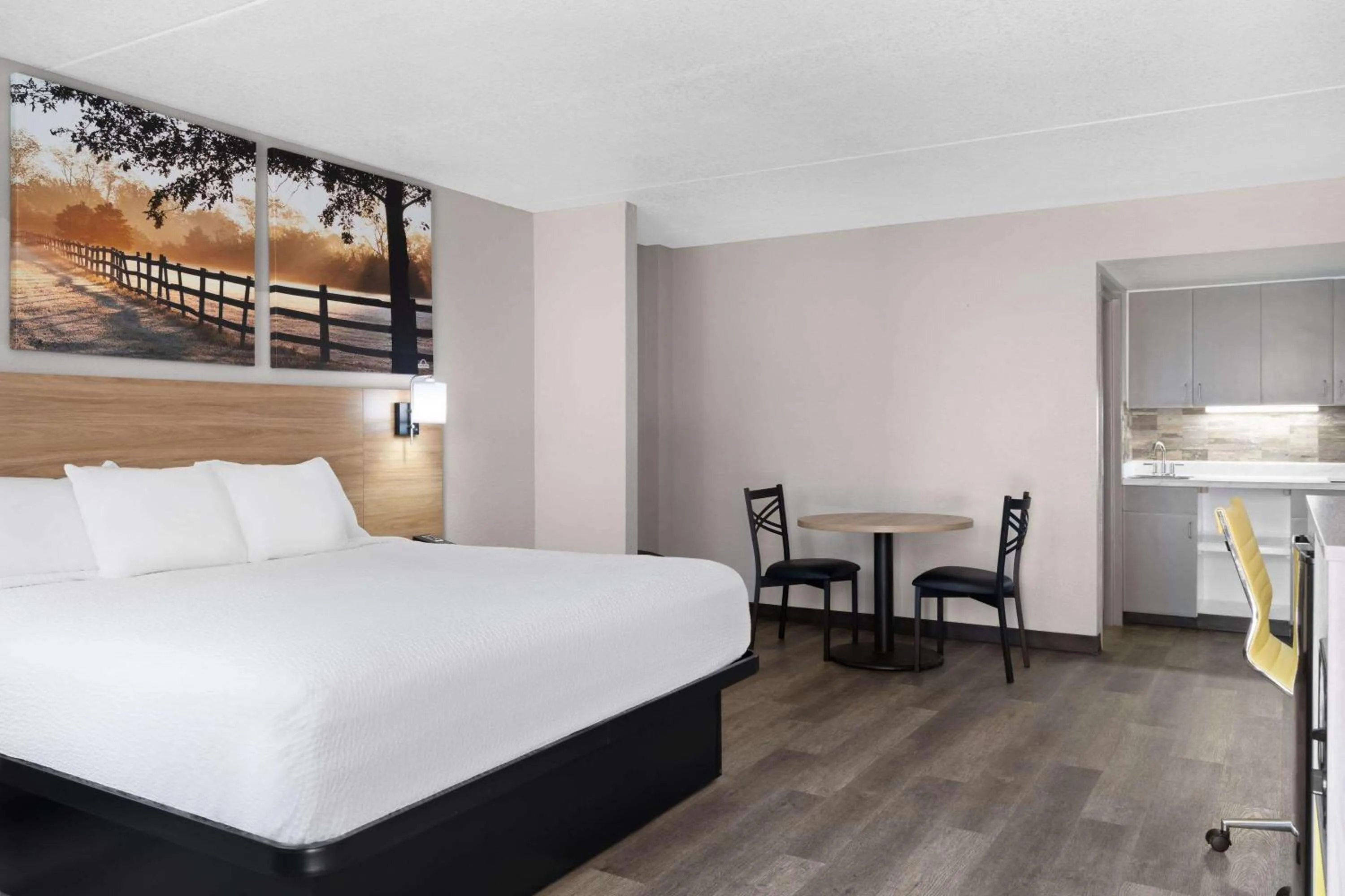 Photo of the whole room, Bed in Days Inn by Wyndham Conway