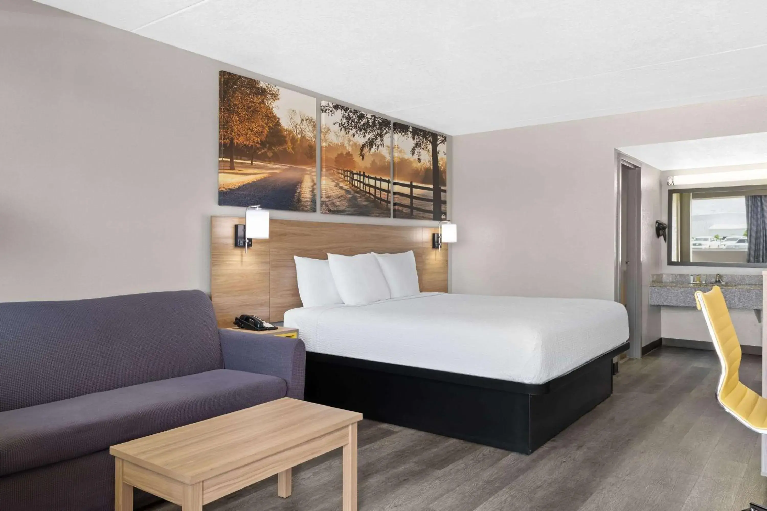 Standard King Room - Smoking in Days Inn by Wyndham Conway Standard King Room - Smoking in Days Inn by Wyndham Conway