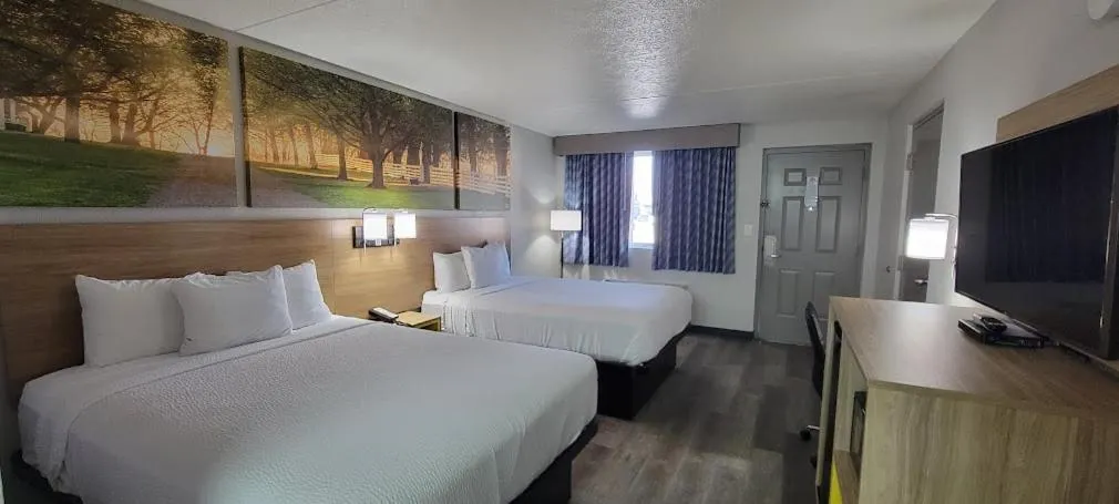 Bed in Days Inn by Wyndham Conway