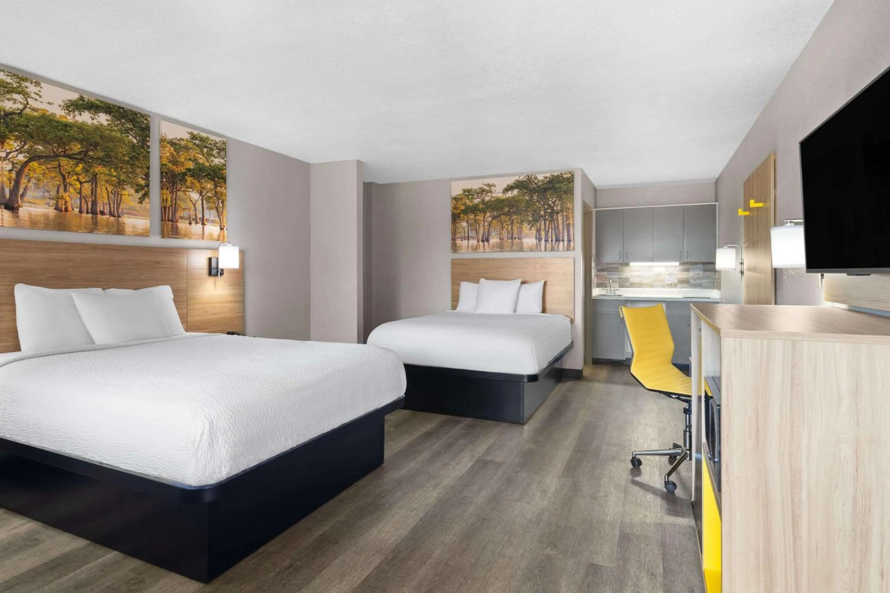 Photo of the whole room, Bed in Days Inn by Wyndham Conway