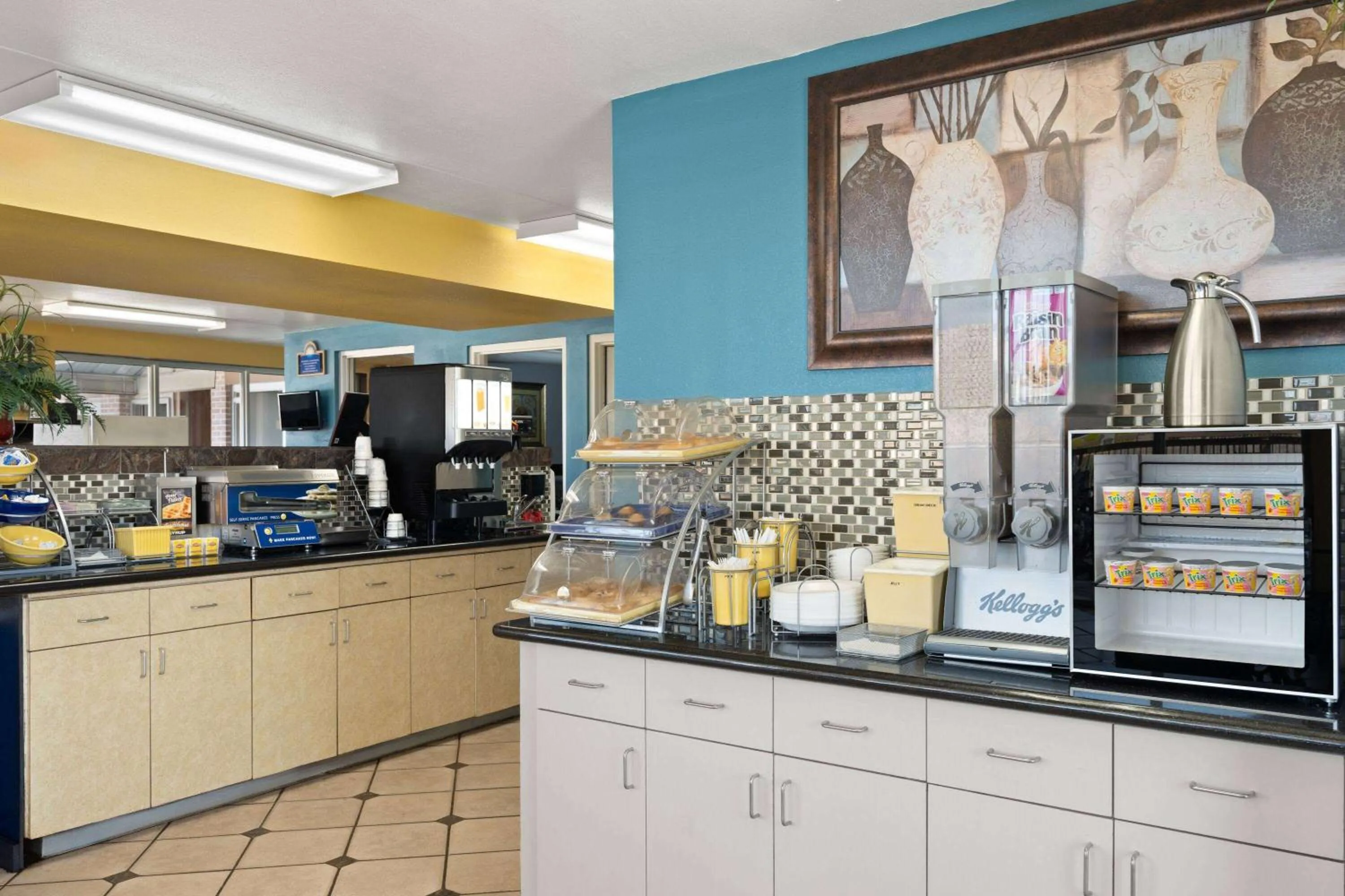 Breakfast in Days Inn by Wyndham Conway