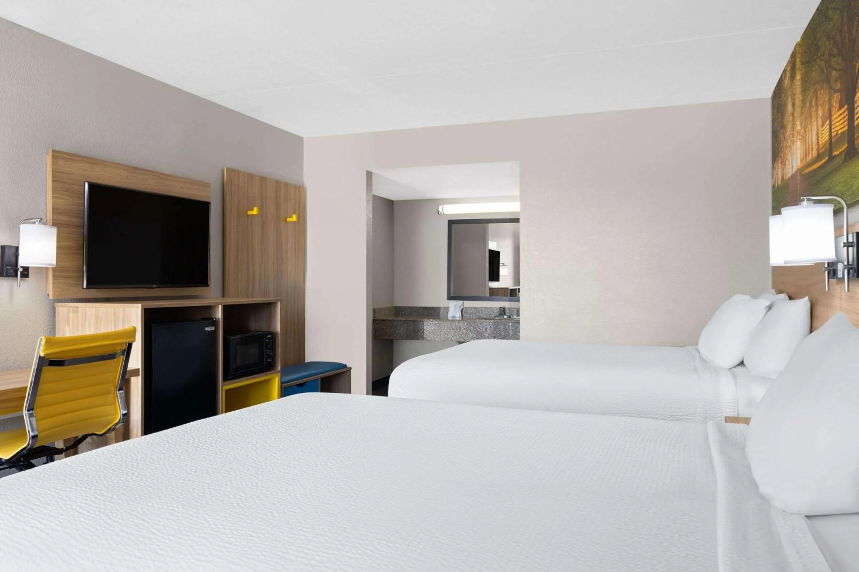 Queen Room with Two Queen Beds - Smoking in Days Inn by Wyndham Conway