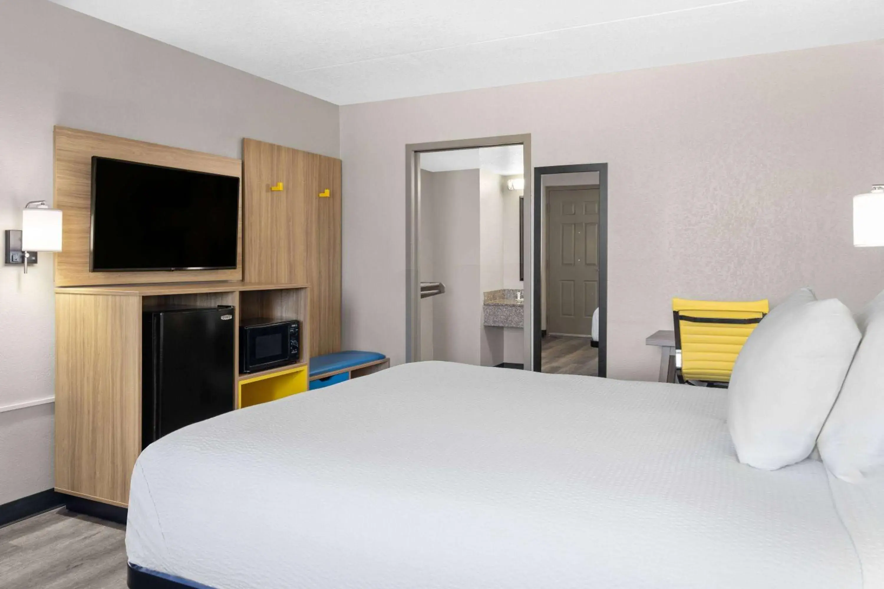 Queen Room - Disability Access/Smoking in Days Inn by Wyndham Conway Queen Room - Disability Access/Smoking in Days Inn by Wyndham Conway