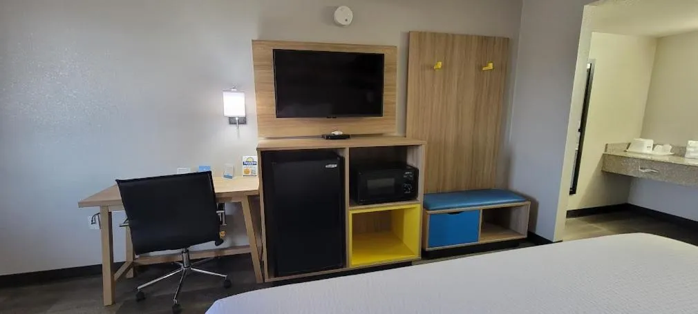 Bed in Days Inn by Wyndham Conway