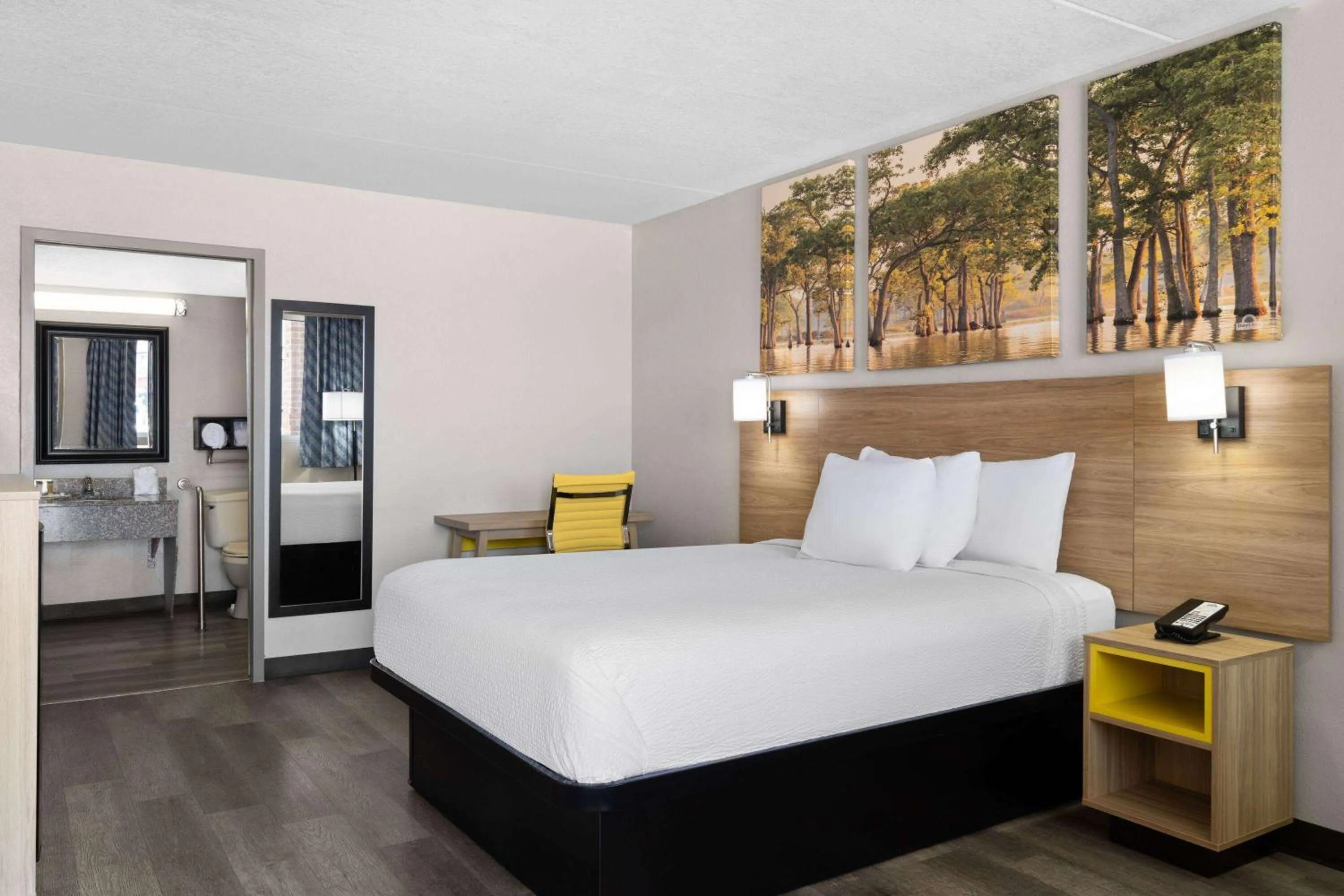 Photo of the whole room, Bed in Days Inn by Wyndham Conway