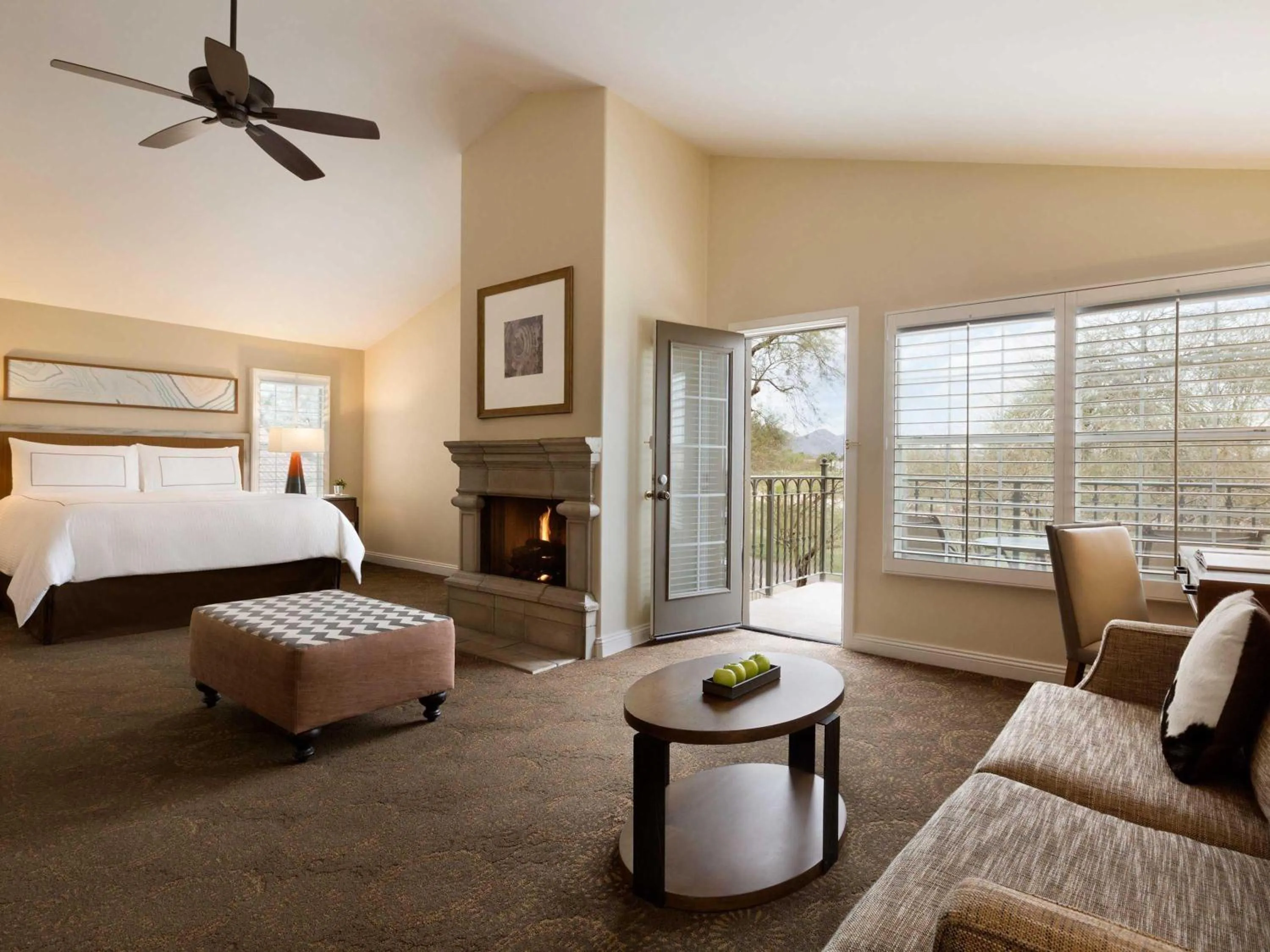 Bedroom, Bed in Fairmont Scottsdale Princess