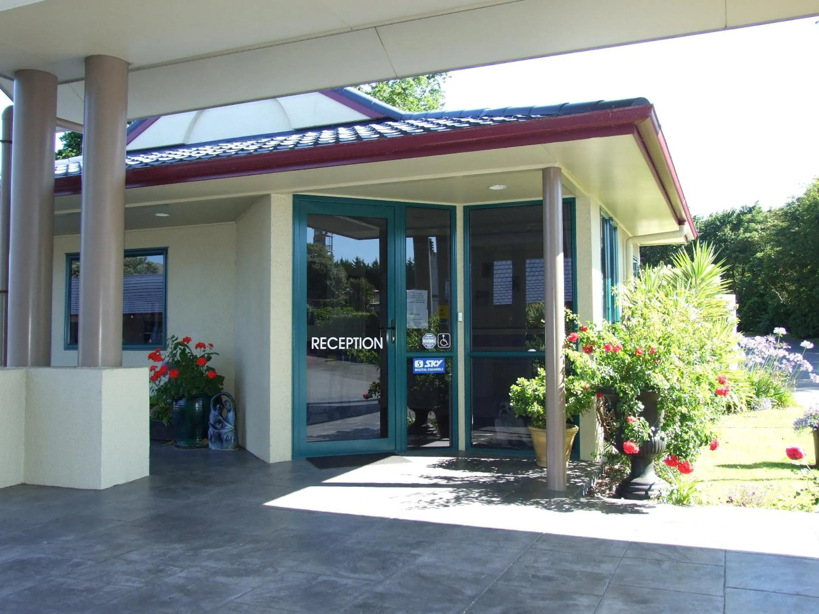 Facade/entrance in Belmont Motor Lodge