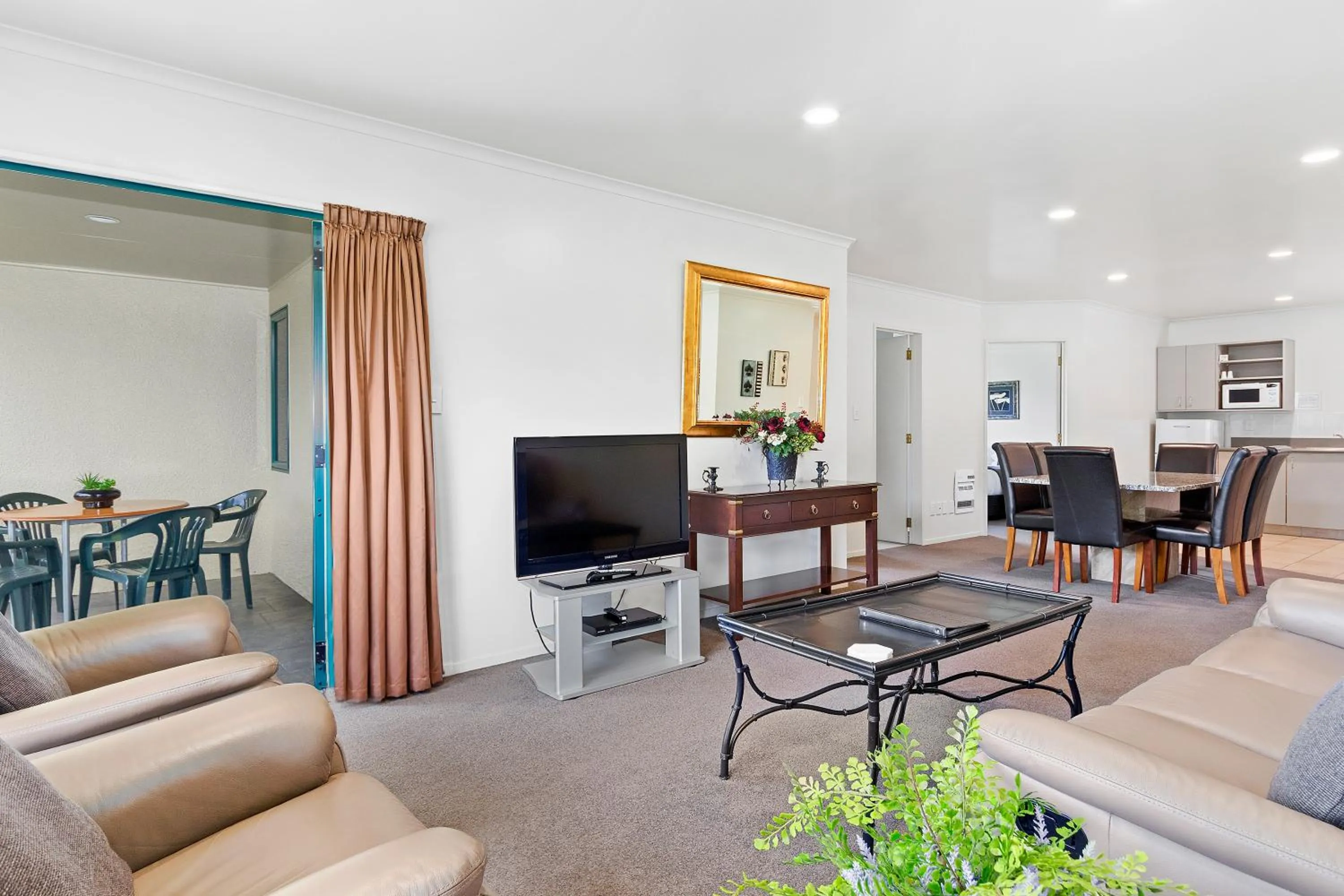 Living room in Belmont Motor Lodge