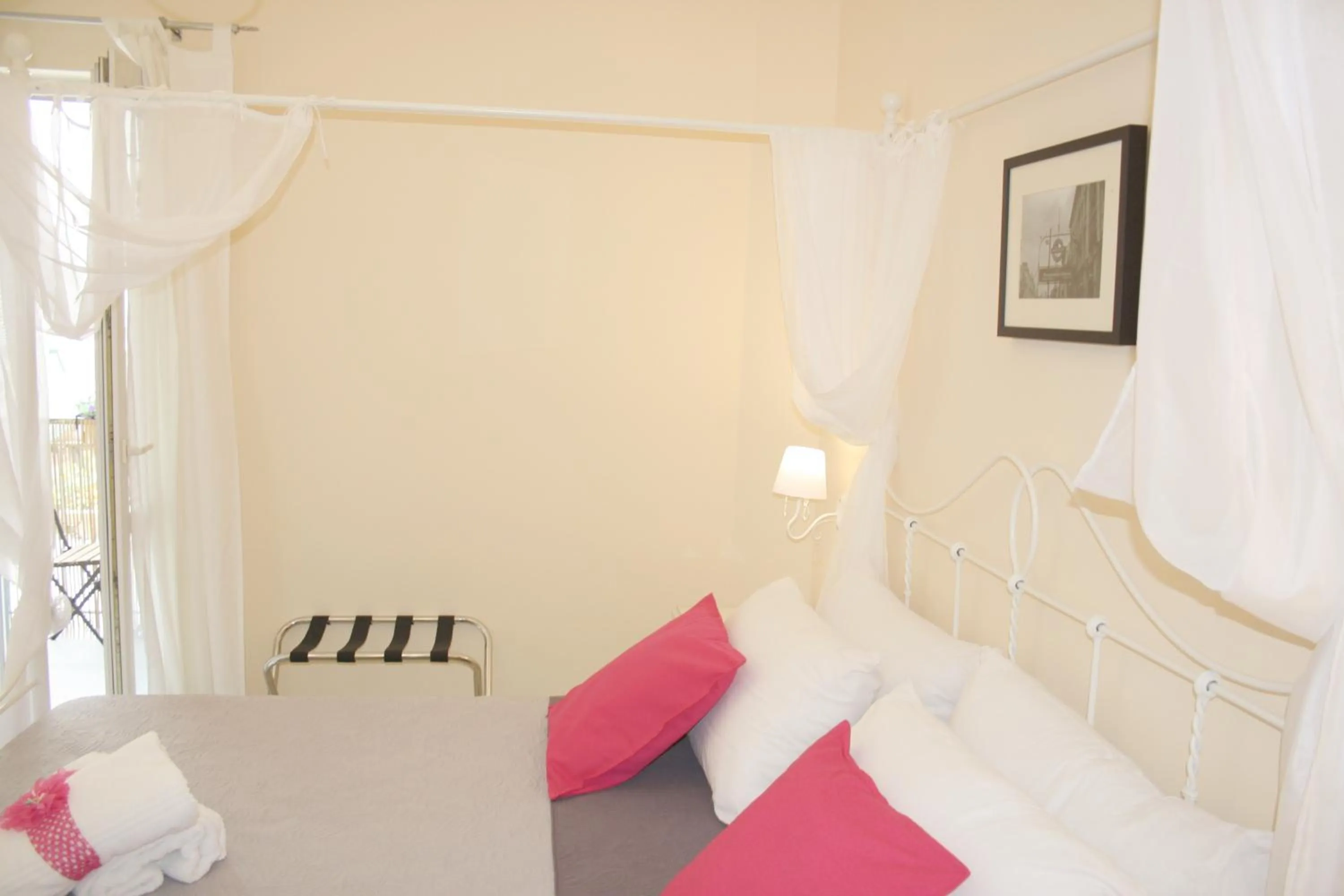 Bed in City life Pompeii