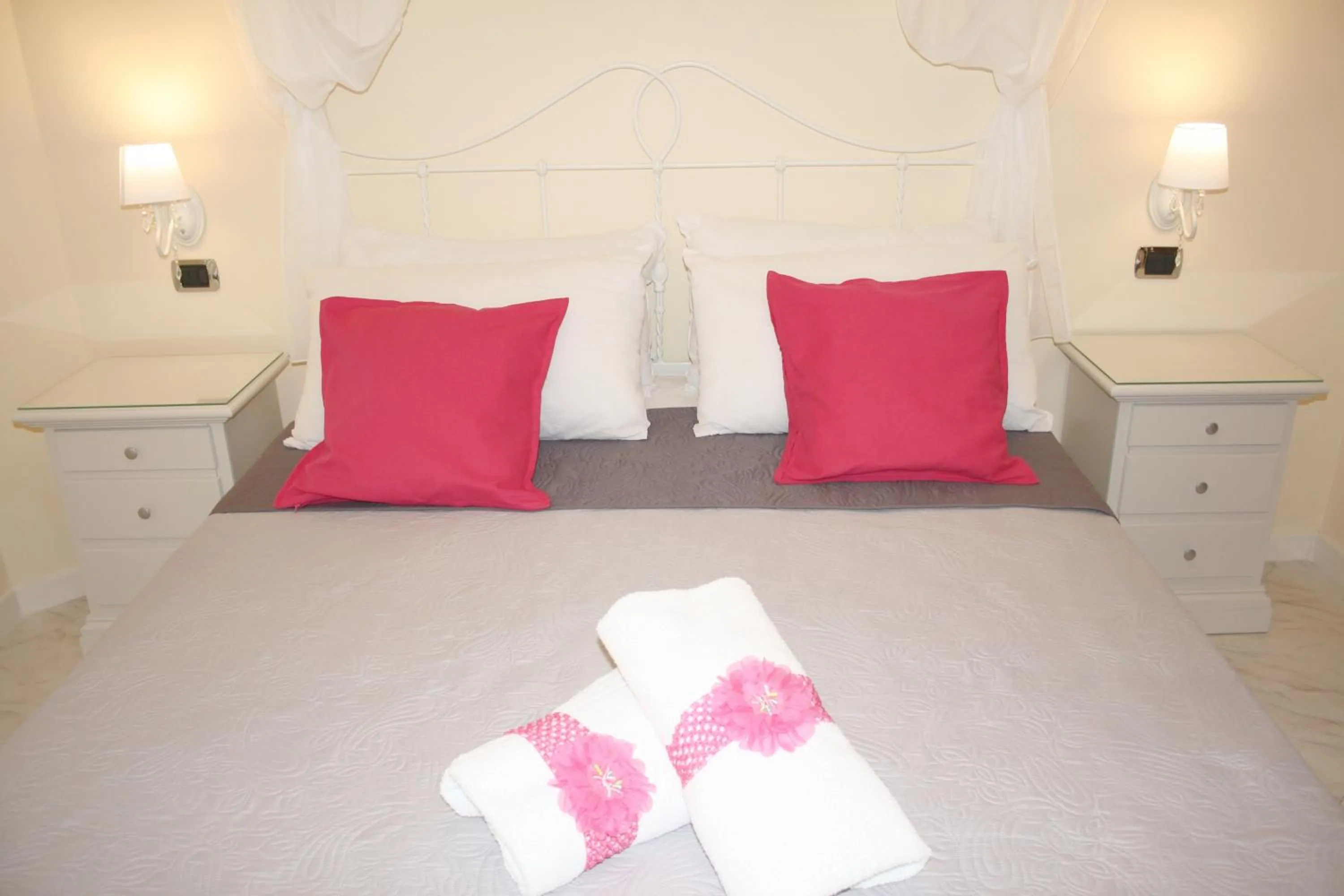 Bed in City life Pompeii