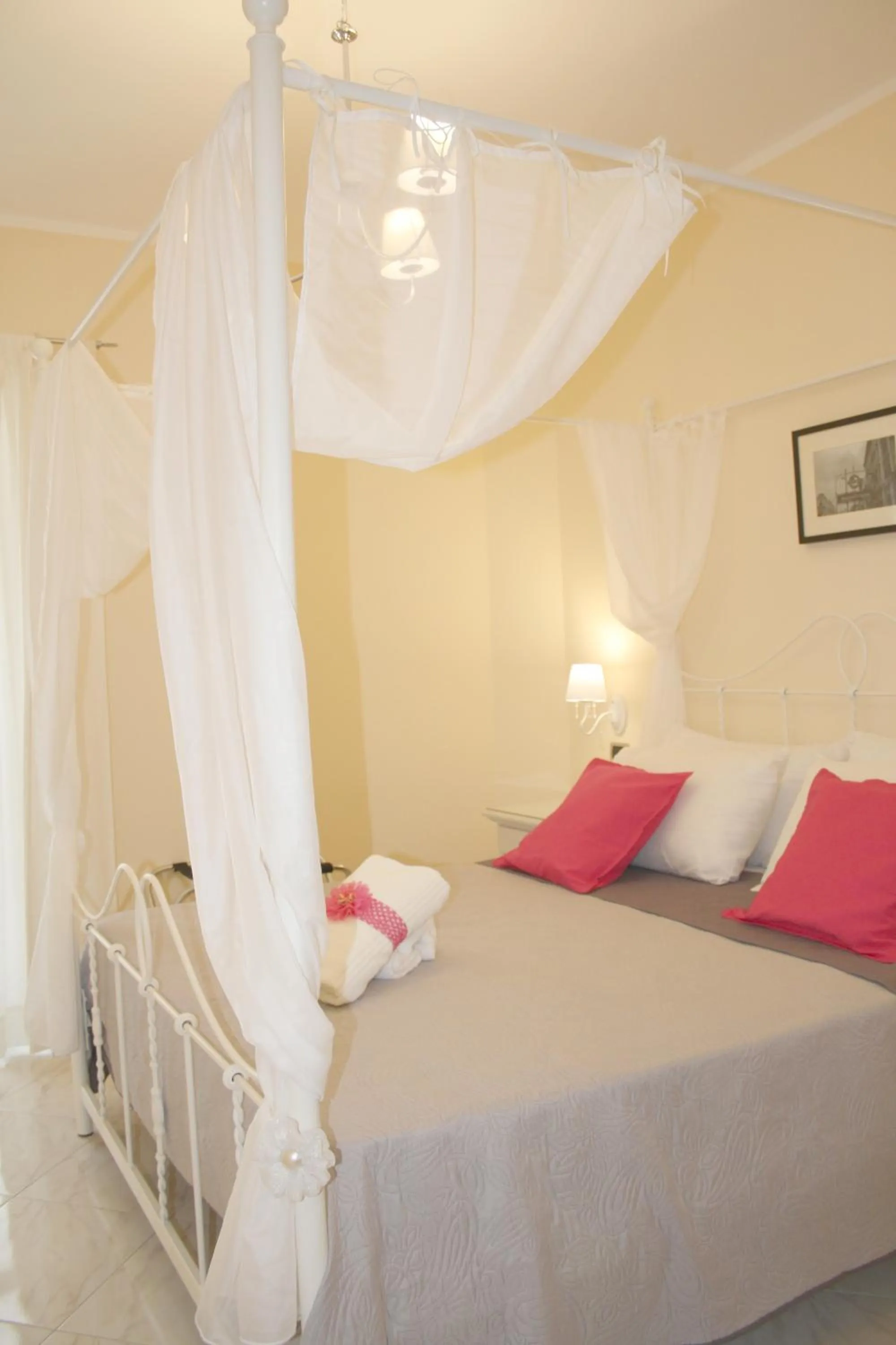 Other, Bed in City life Pompeii