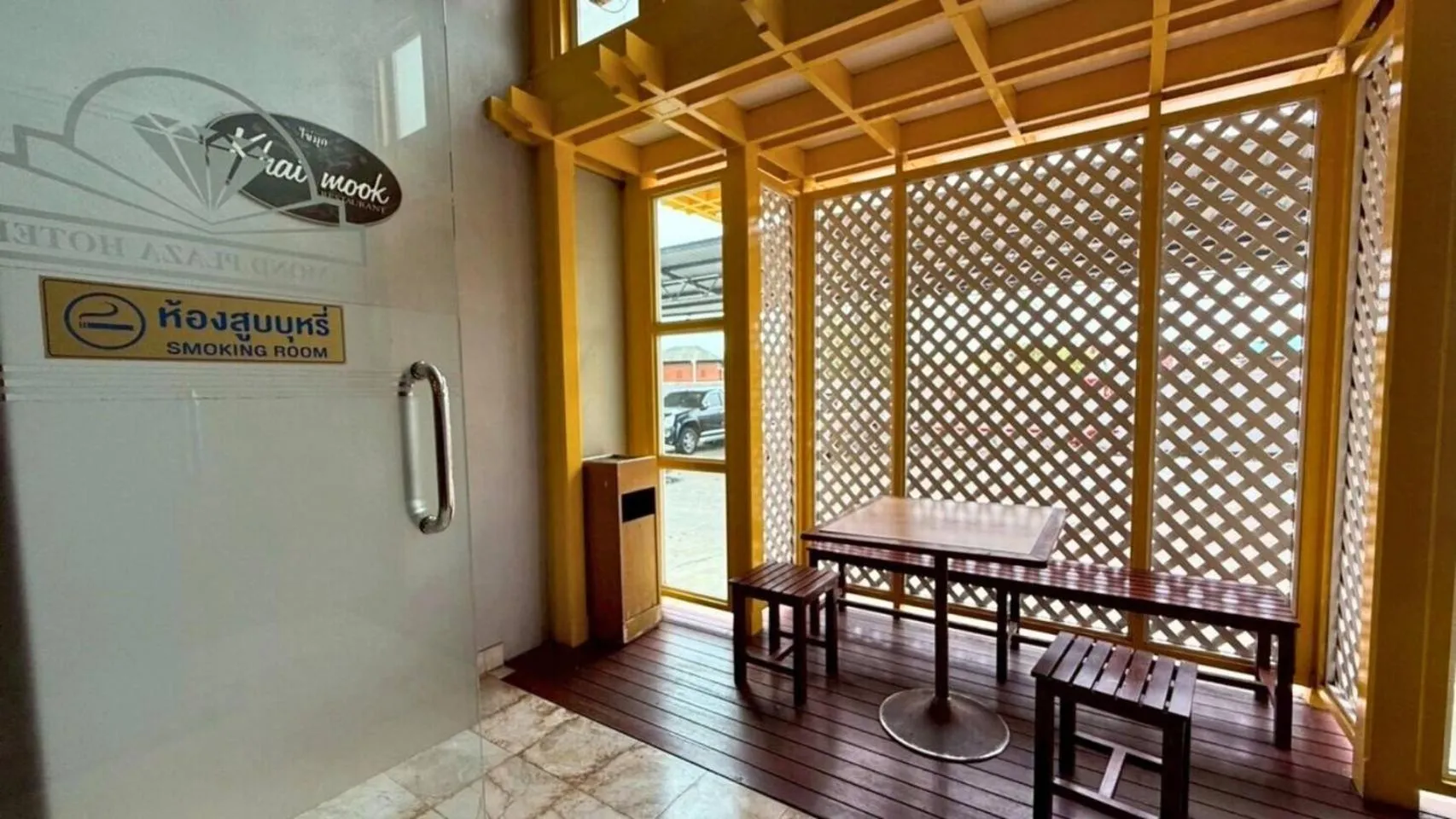 Dining area in Diamond Plaza Hotel