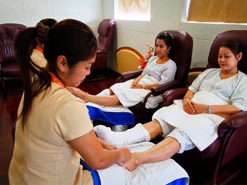 Massage in Diamond Plaza Hotel