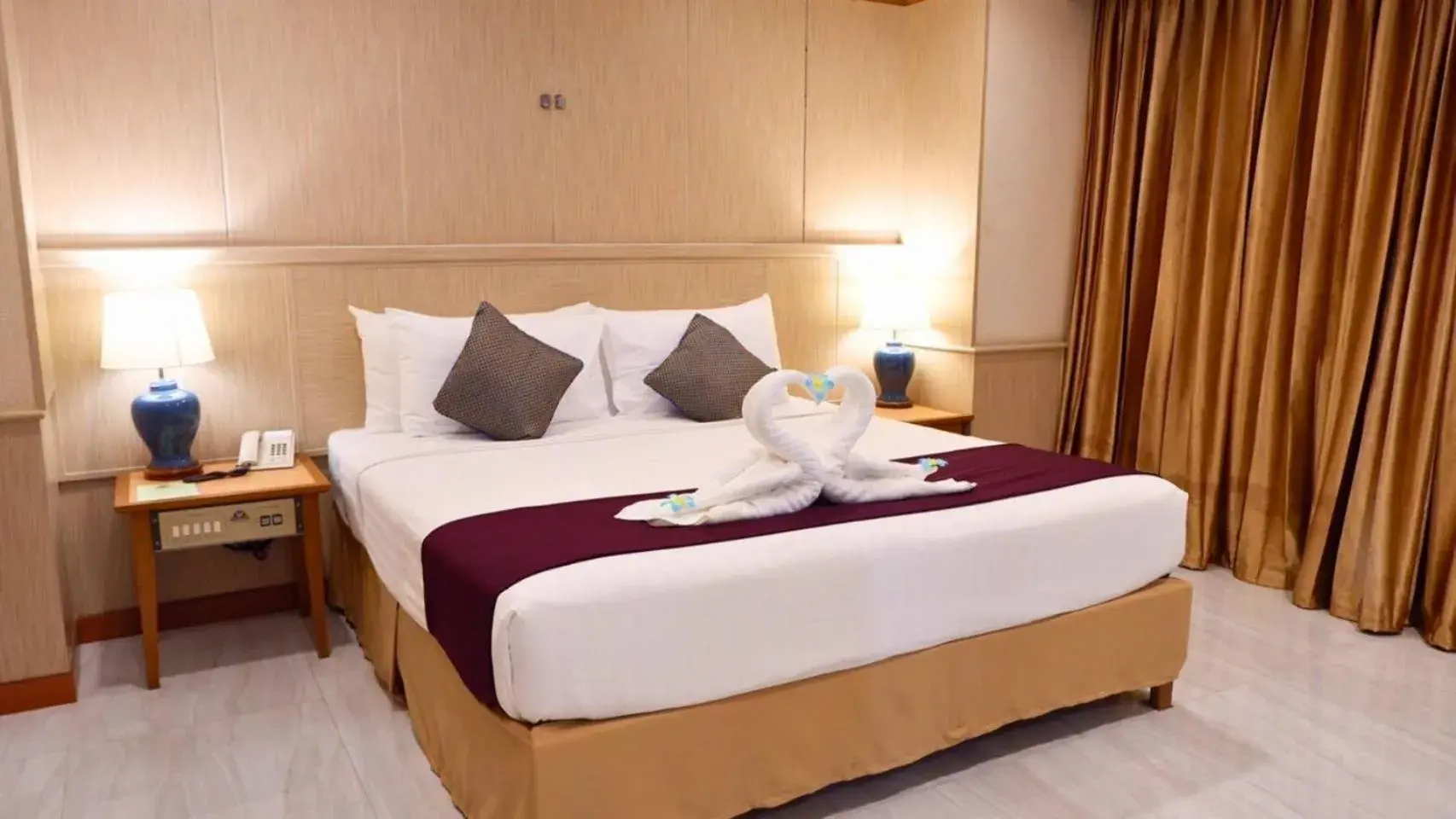 Presidential Suite in Diamond Plaza Hotel Presidential Suite in Diamond Plaza Hotel