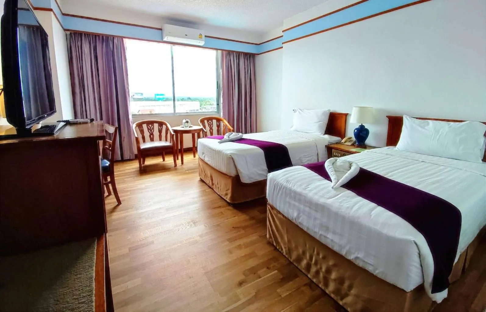 Bedroom, Bed in Diamond Plaza Hotel