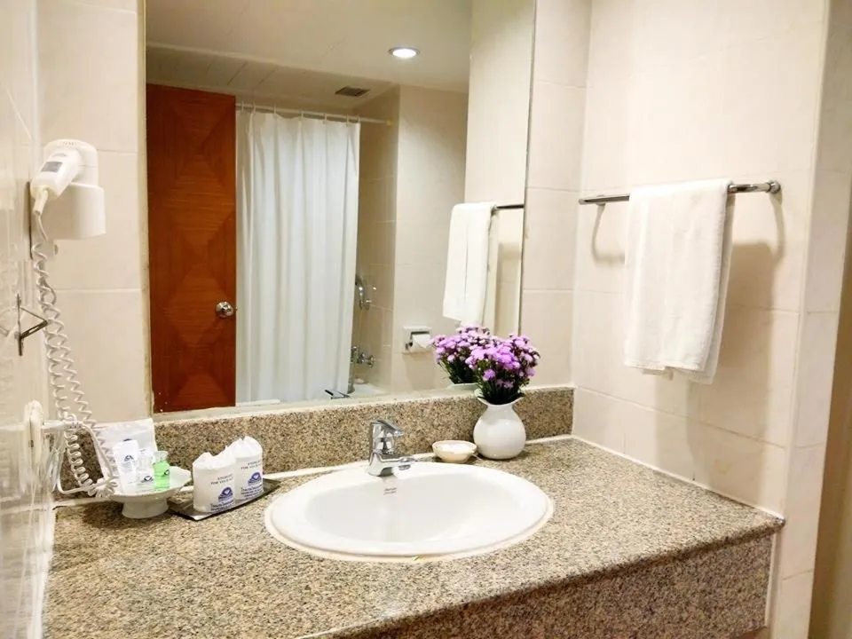 Bathroom in Diamond Plaza Hotel
