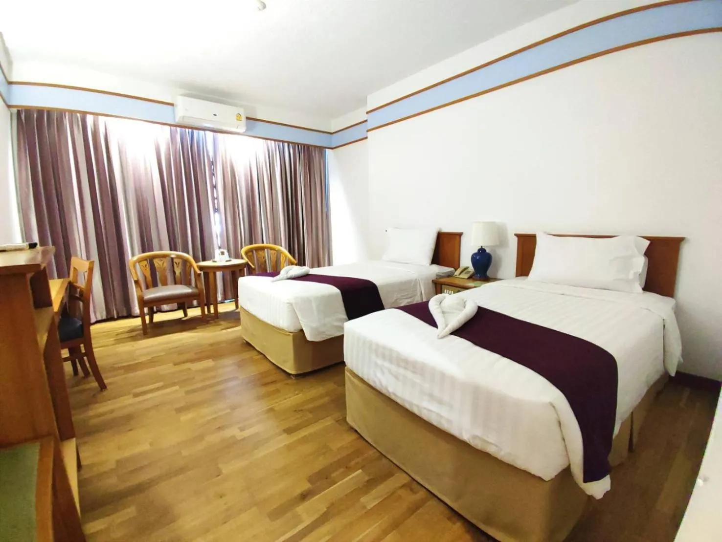 Bedroom, Bed in Diamond Plaza Hotel