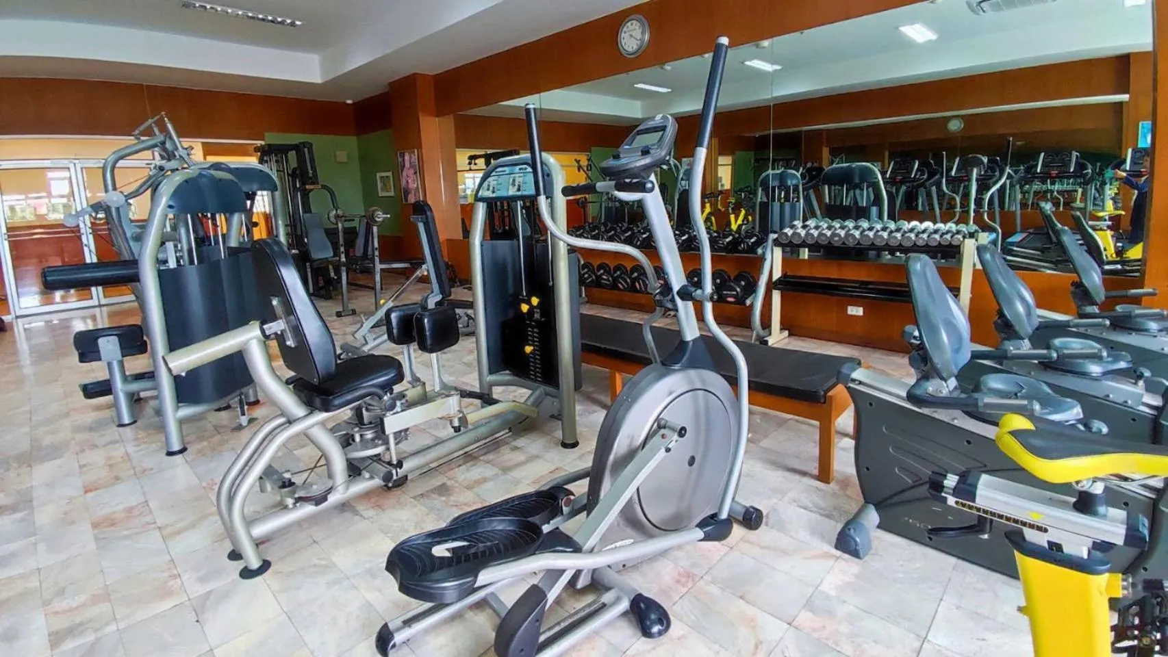Fitness centre/facilities in Diamond Plaza Hotel