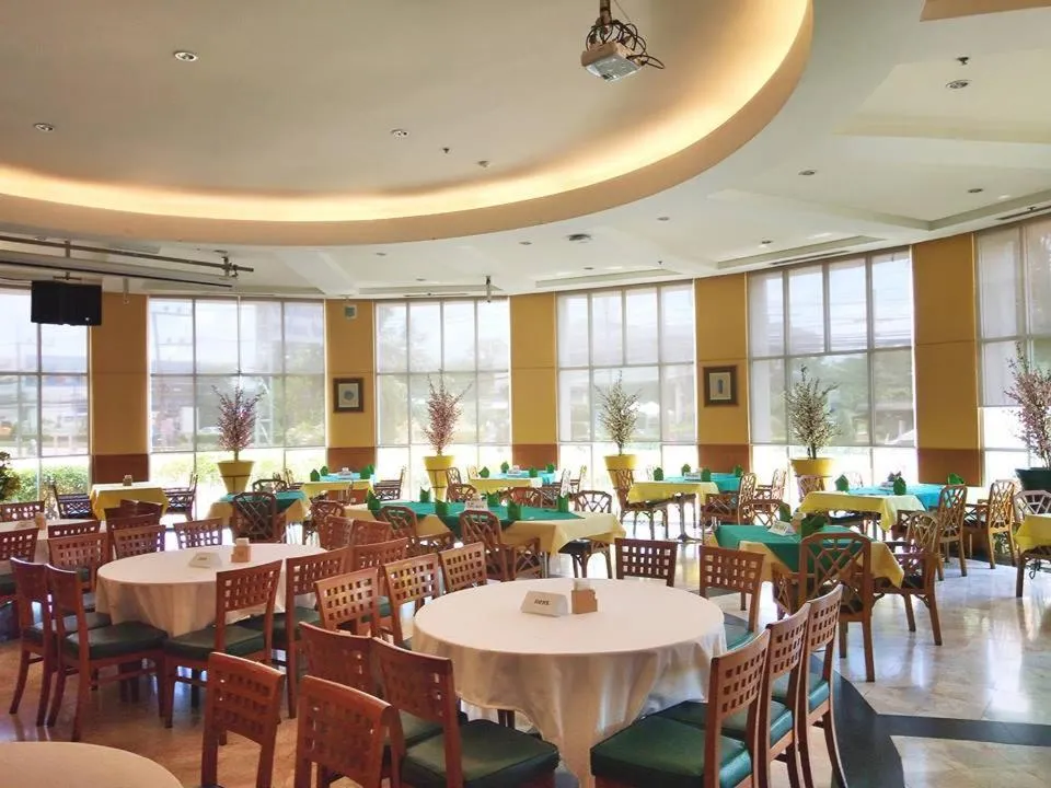 Restaurant/places to eat in Diamond Plaza Hotel