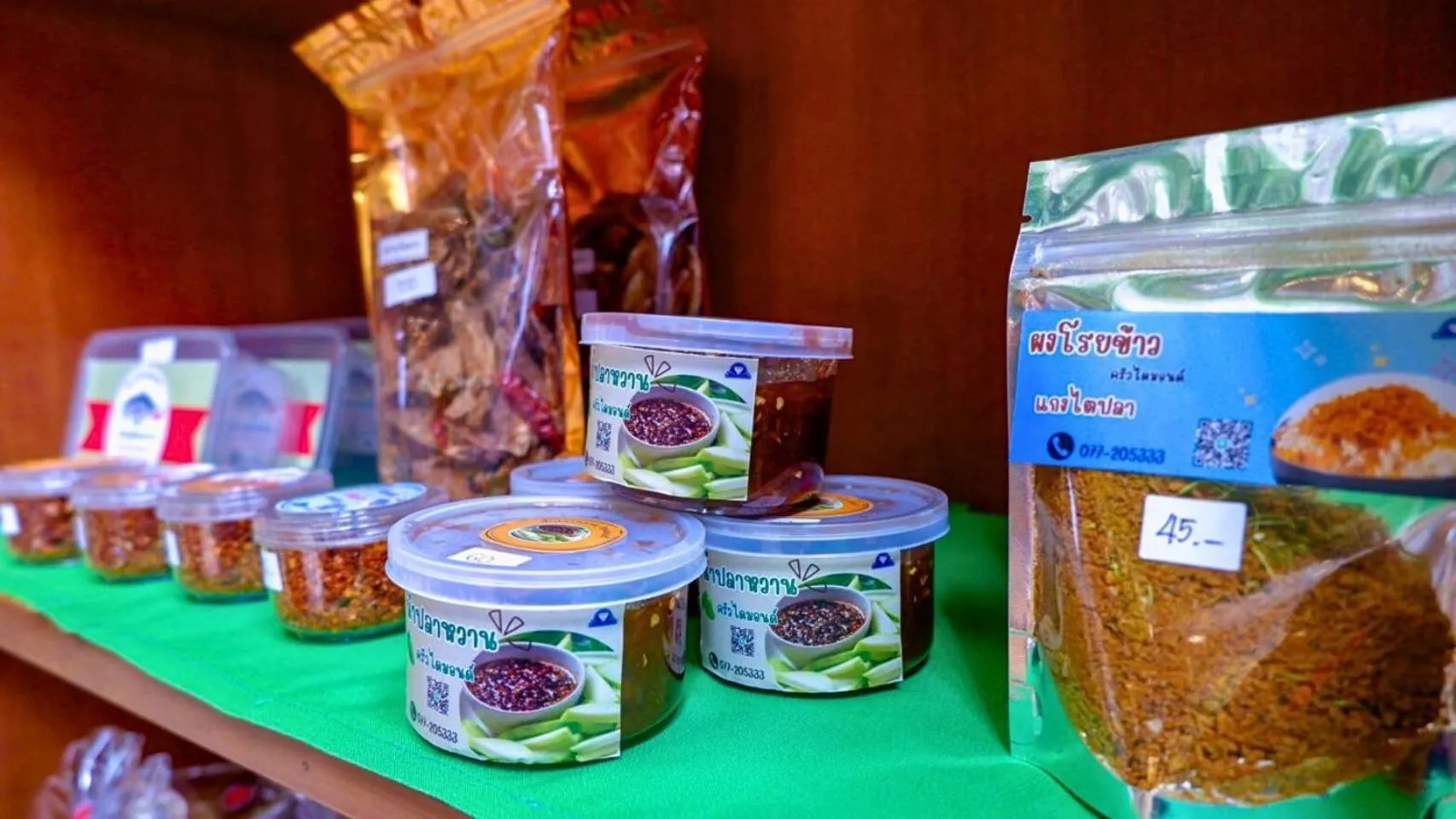 On-site shops in Diamond Plaza Hotel