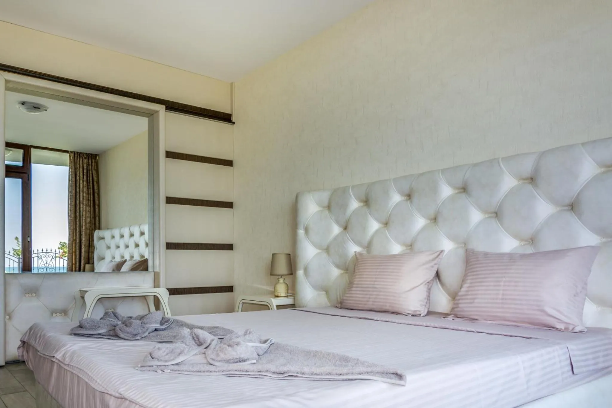 Bedroom, Bed in Apartcomplex Golden Bay