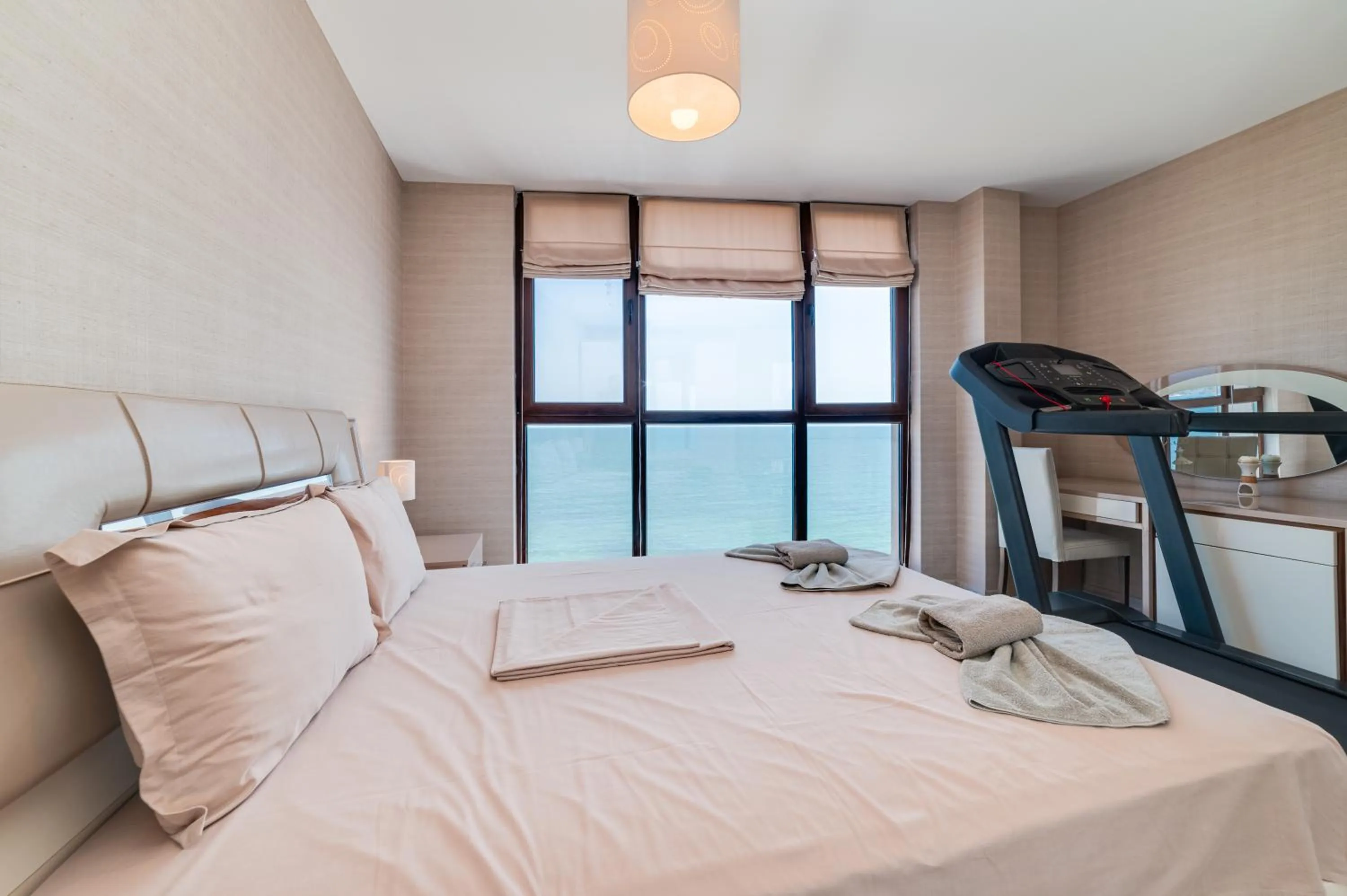 Bed in Apartcomplex Golden Bay