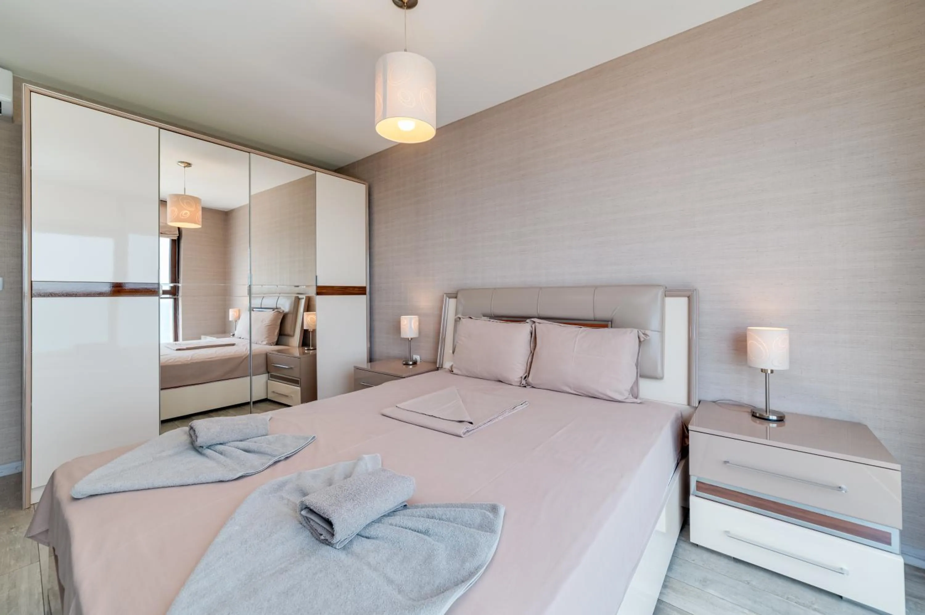 Bed in Apartcomplex Golden Bay