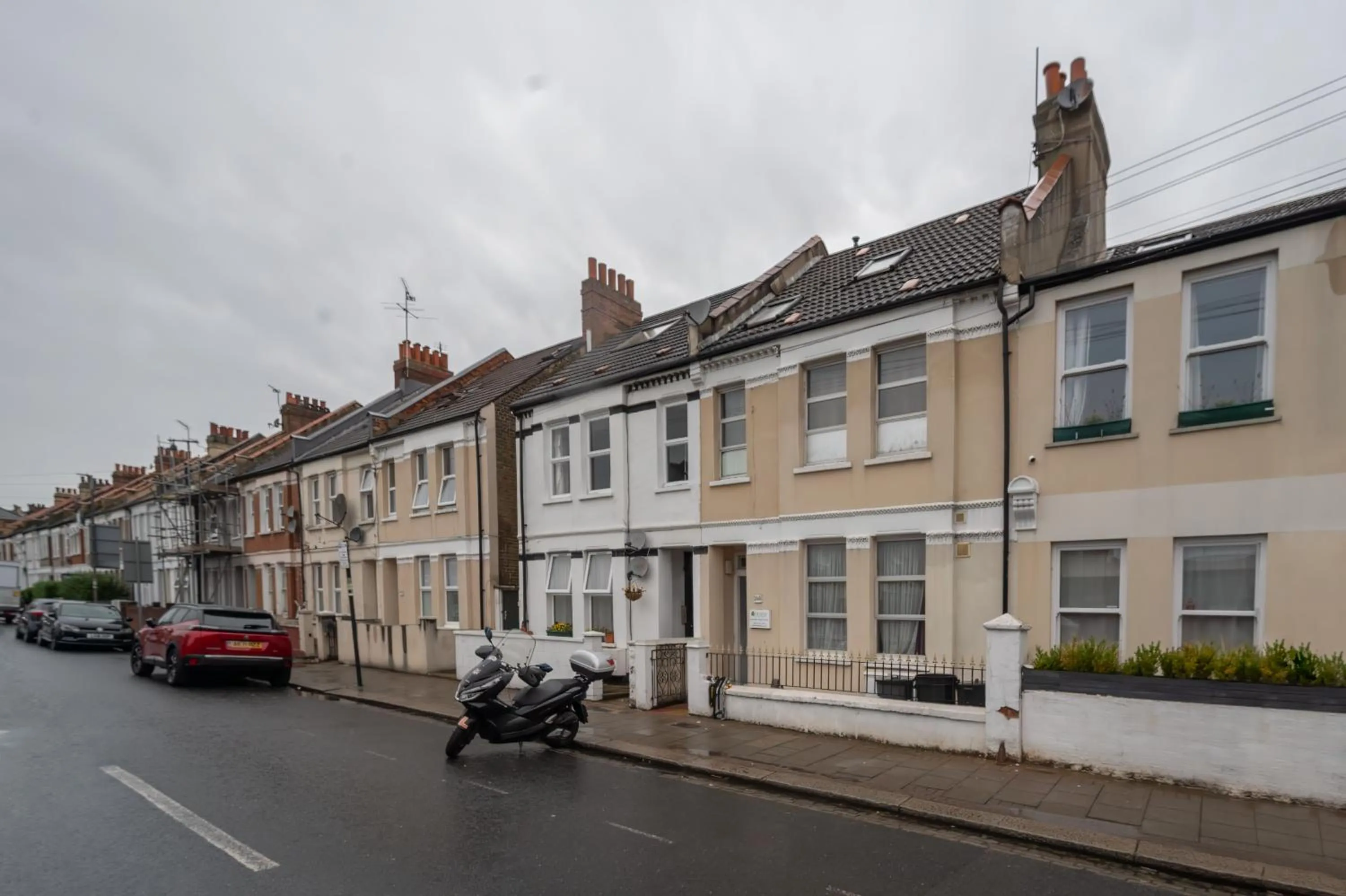 Property building in Flexistay Aparthotel Tooting