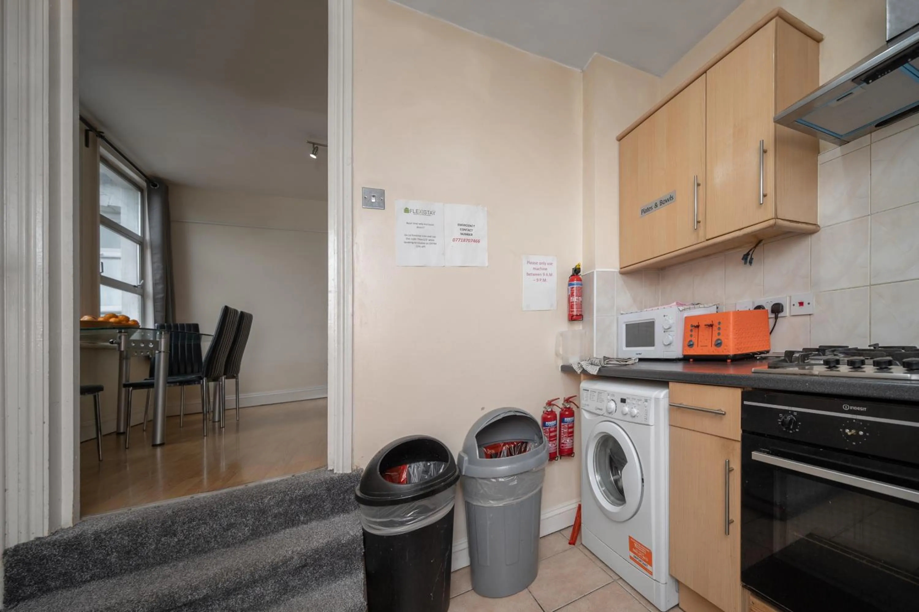 Communal kitchen in Flexistay Aparthotel Tooting